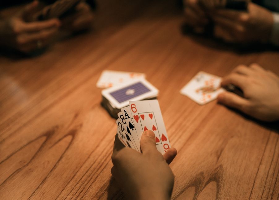 Online Casino: Spielautomaten und Live-Spiele im Überblick