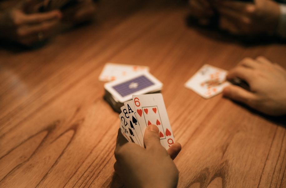 Online Casino: Spielautomaten und Live-Spiele im Überblick