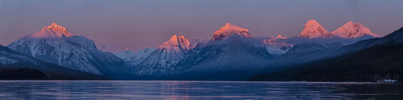 Personne endormie dans une atmosphère onirique évoquant les rêveurs du roman Les Architectes du Sommeil