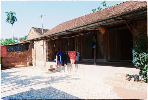 Free A sunny courtyard scene with a brick house exterior and clothes hanging to dry. Stock Photo