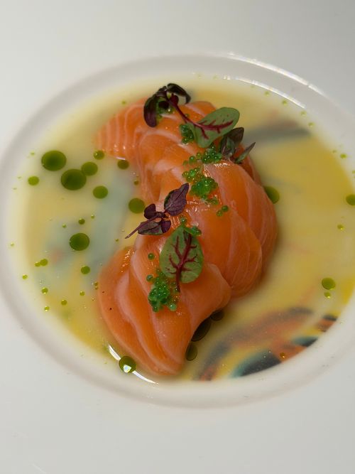 Free Delicious salmon sashimi served elegantly with garnishes, perfect for food lovers. Stock Photo