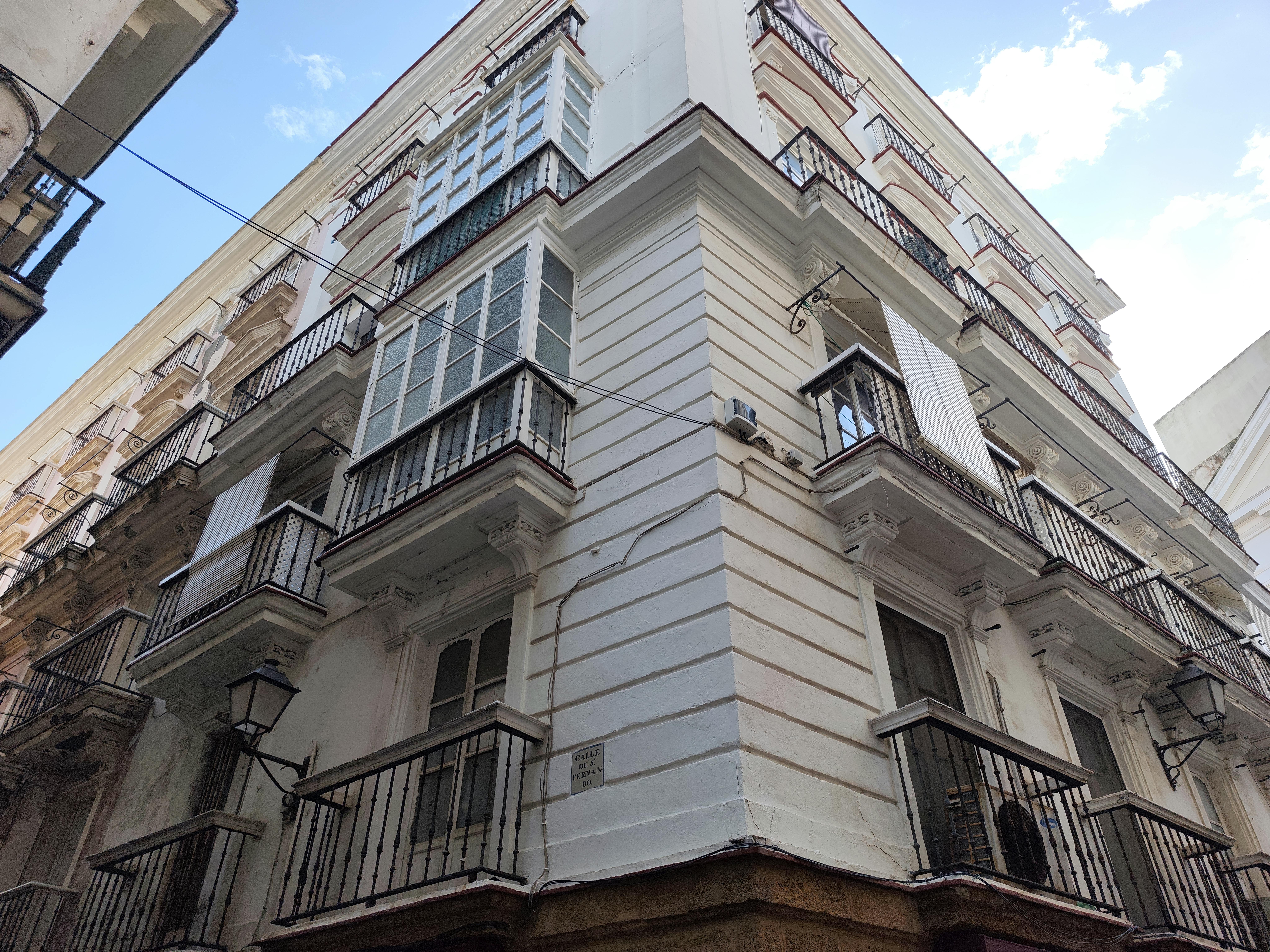 fachada del palacio gaditano