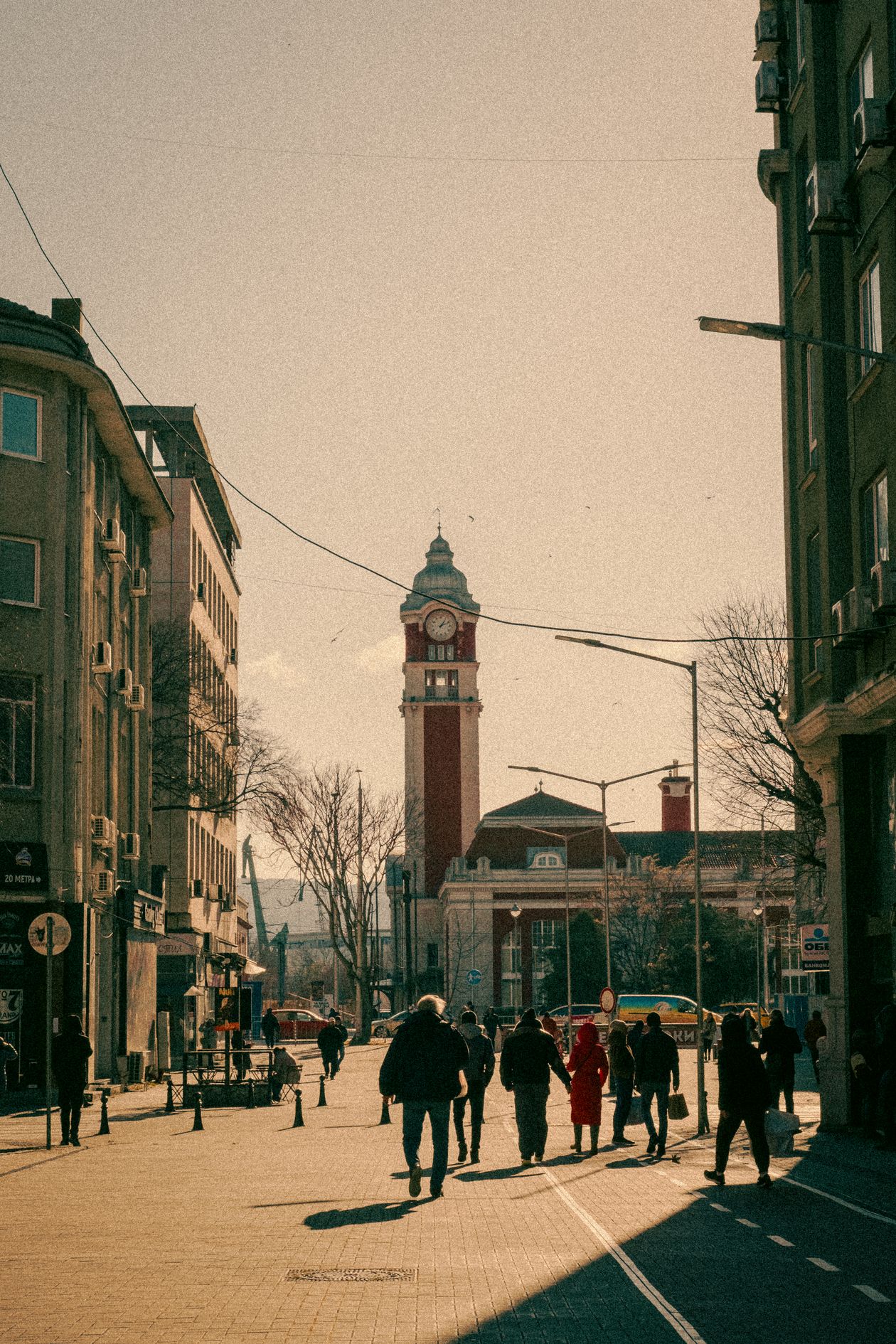 Cazare în Varna: strada din centru spre turnul cu ceas