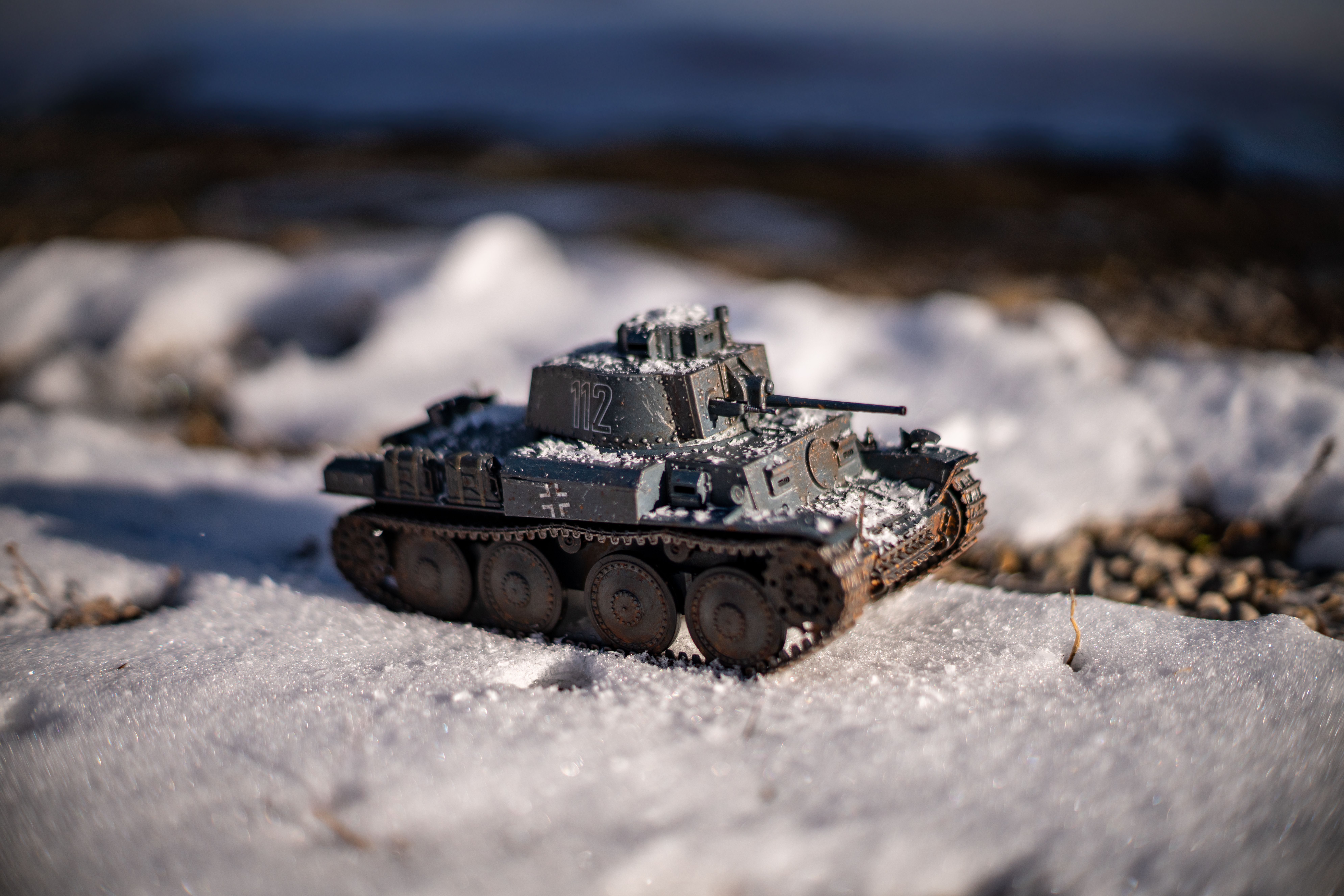 Model Tank in Snowy Landscape for Winter Photography · Free Stock Photo