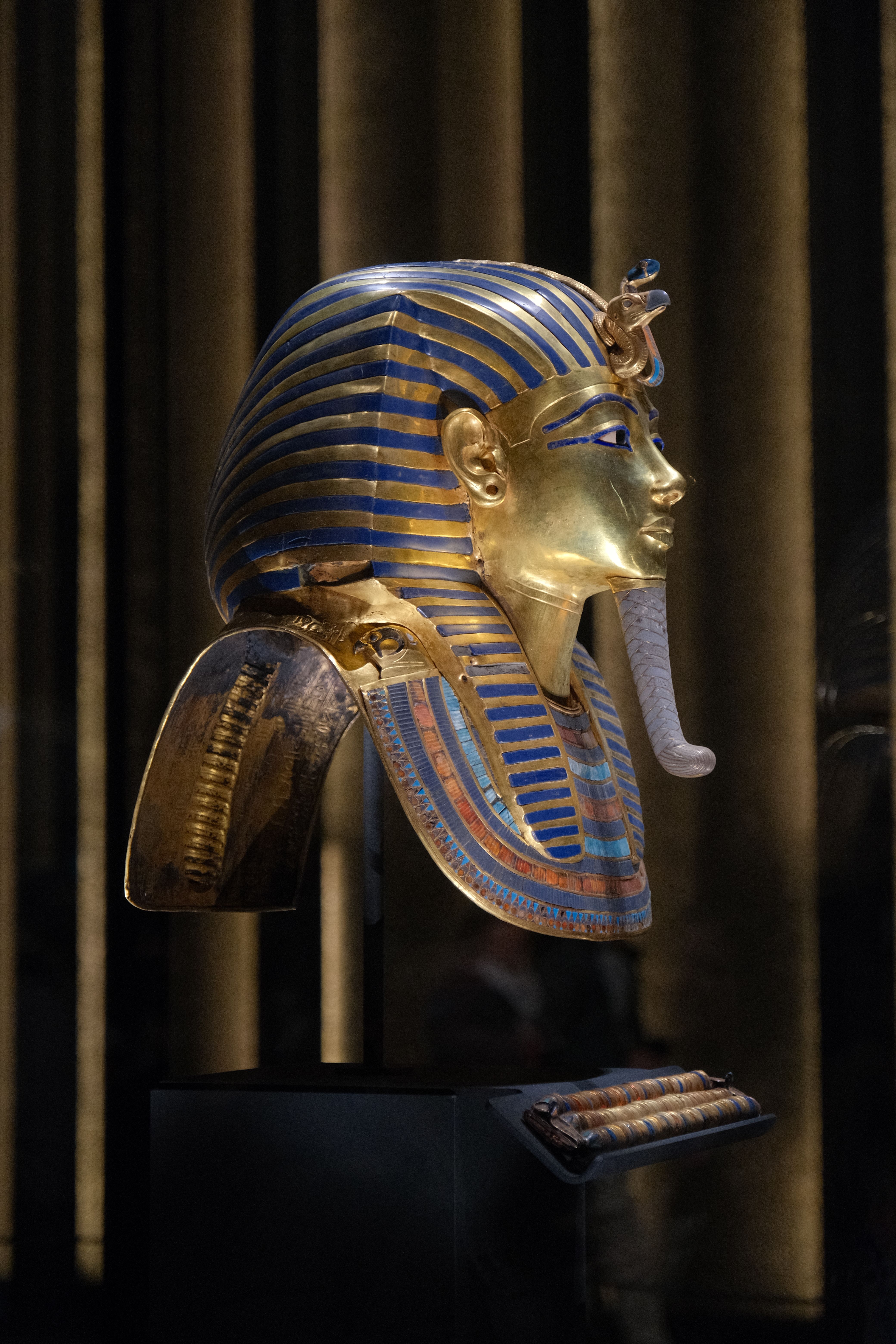 Golden Mask of Pharaoh Tutankhamun on Display · Free Stock Photo