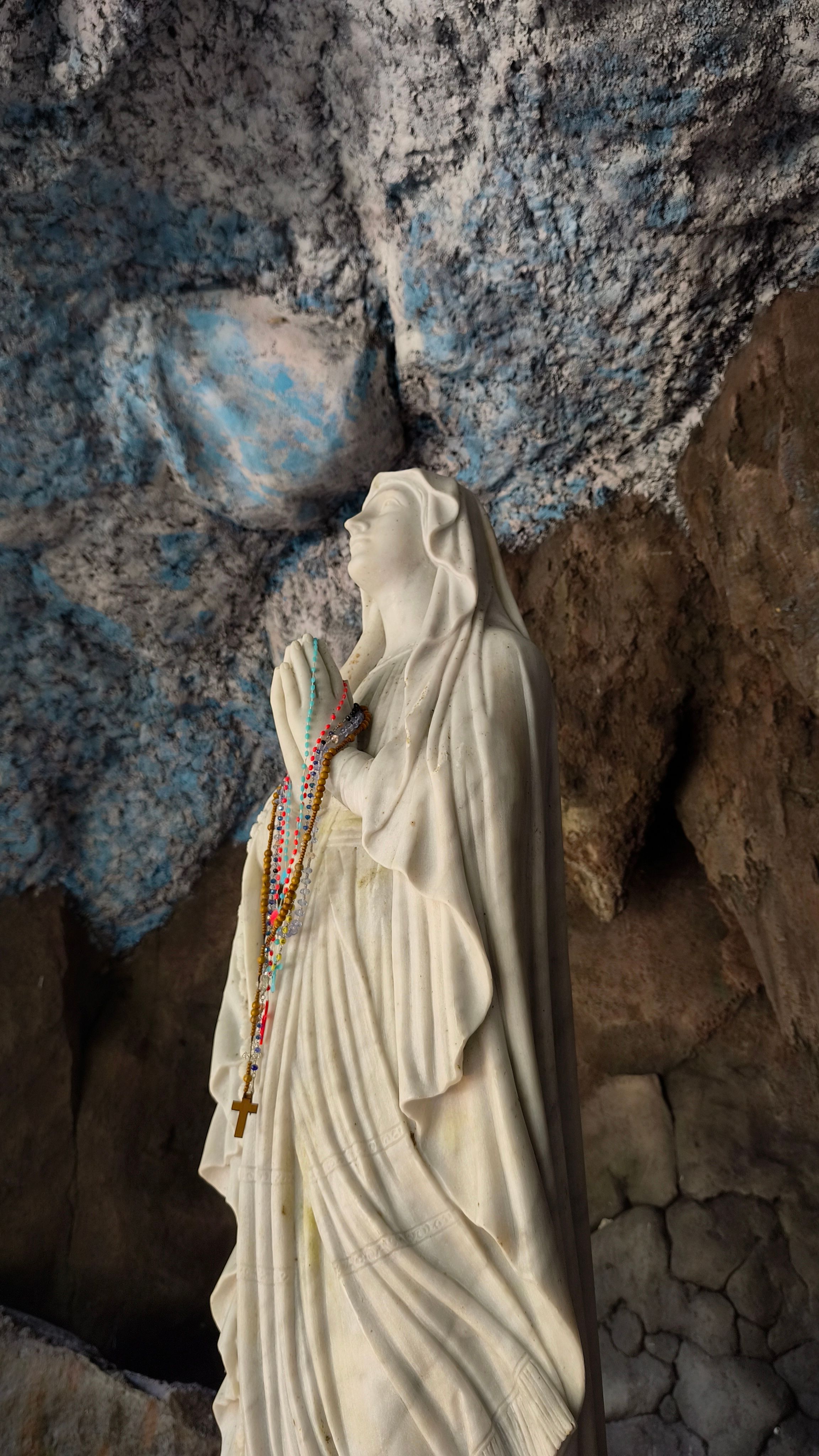 Statue of Virgin Mary at Lourdes Grotto · Free Stock Photo