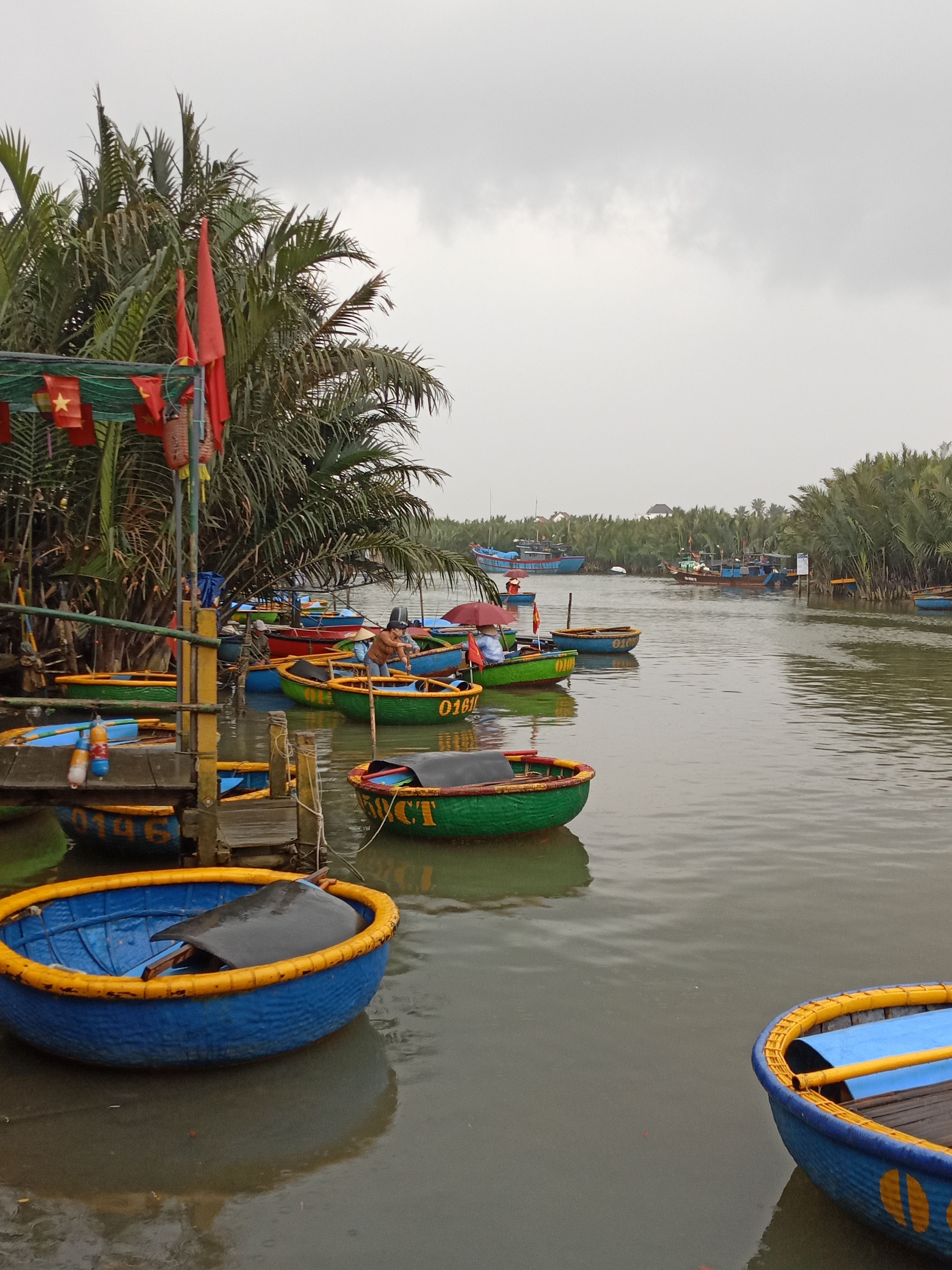 Traditional Round Boats on River in Vietnam · Free Stock Photo