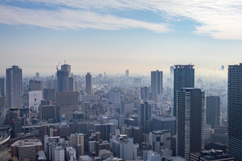 大阪市のスカイライン、大阪府 不登校支援 自治体の象徴イメージ