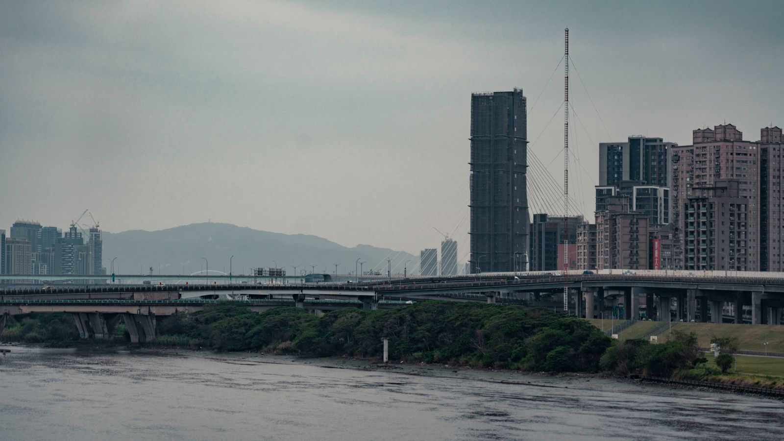 Skyline Taipei dan sungai untuk artikel eVisa Taiwan