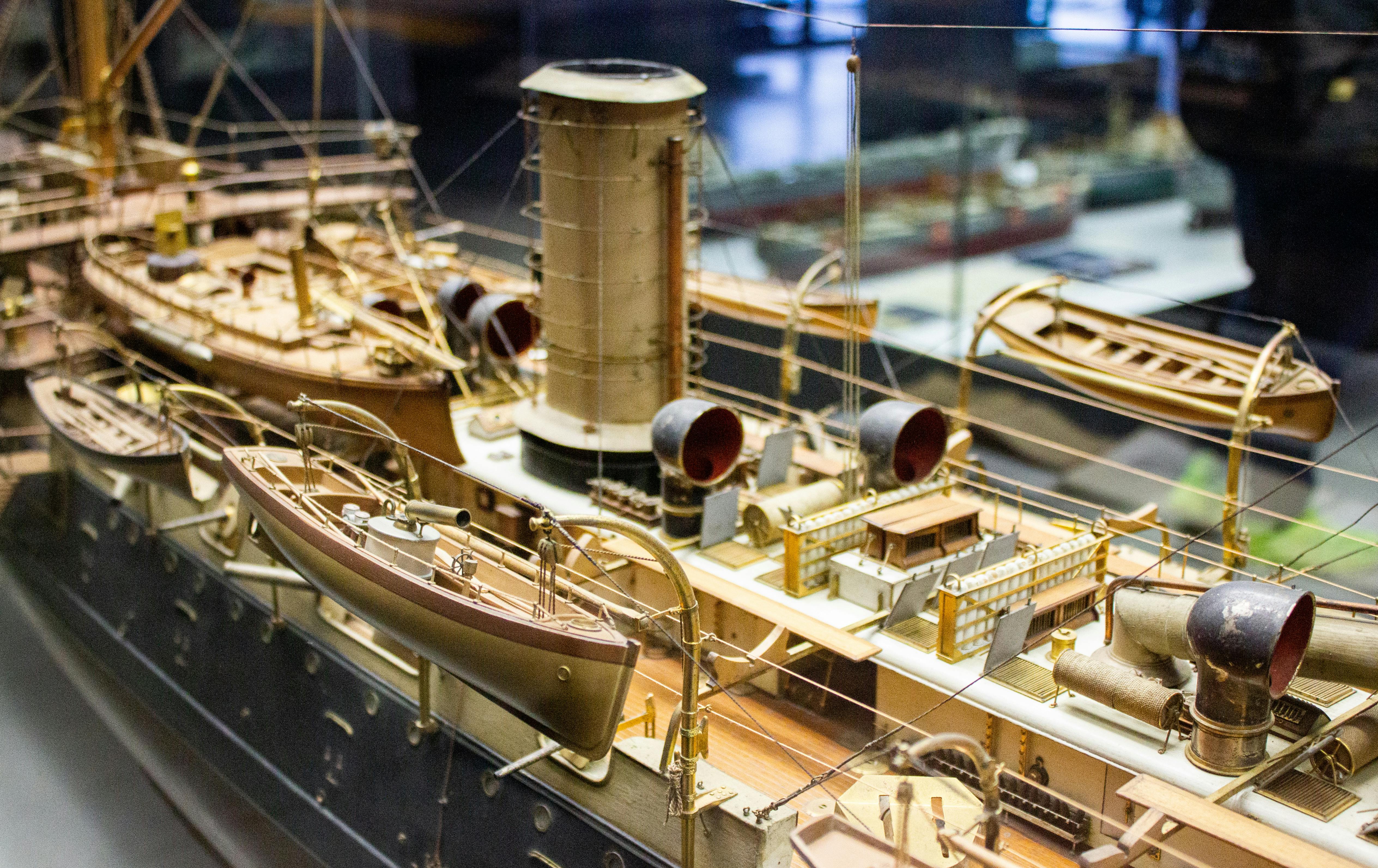 Kostnadsfria Kostnadsfri bild av båtmodell, däcksdetaljer, detaljerad modell Stock foto