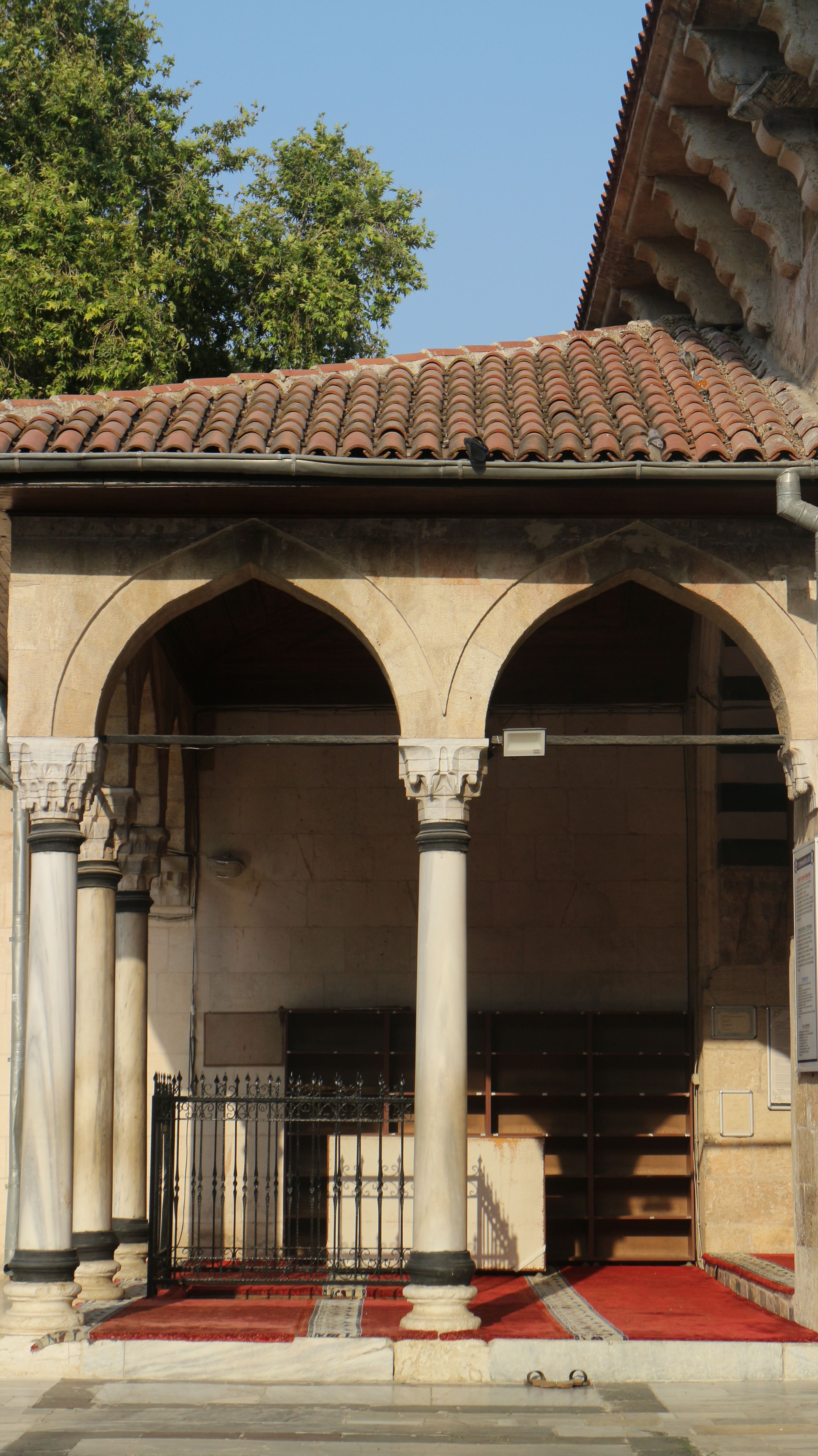 Historic Mosque Exterior with Arched Columns · Free Stock Photo