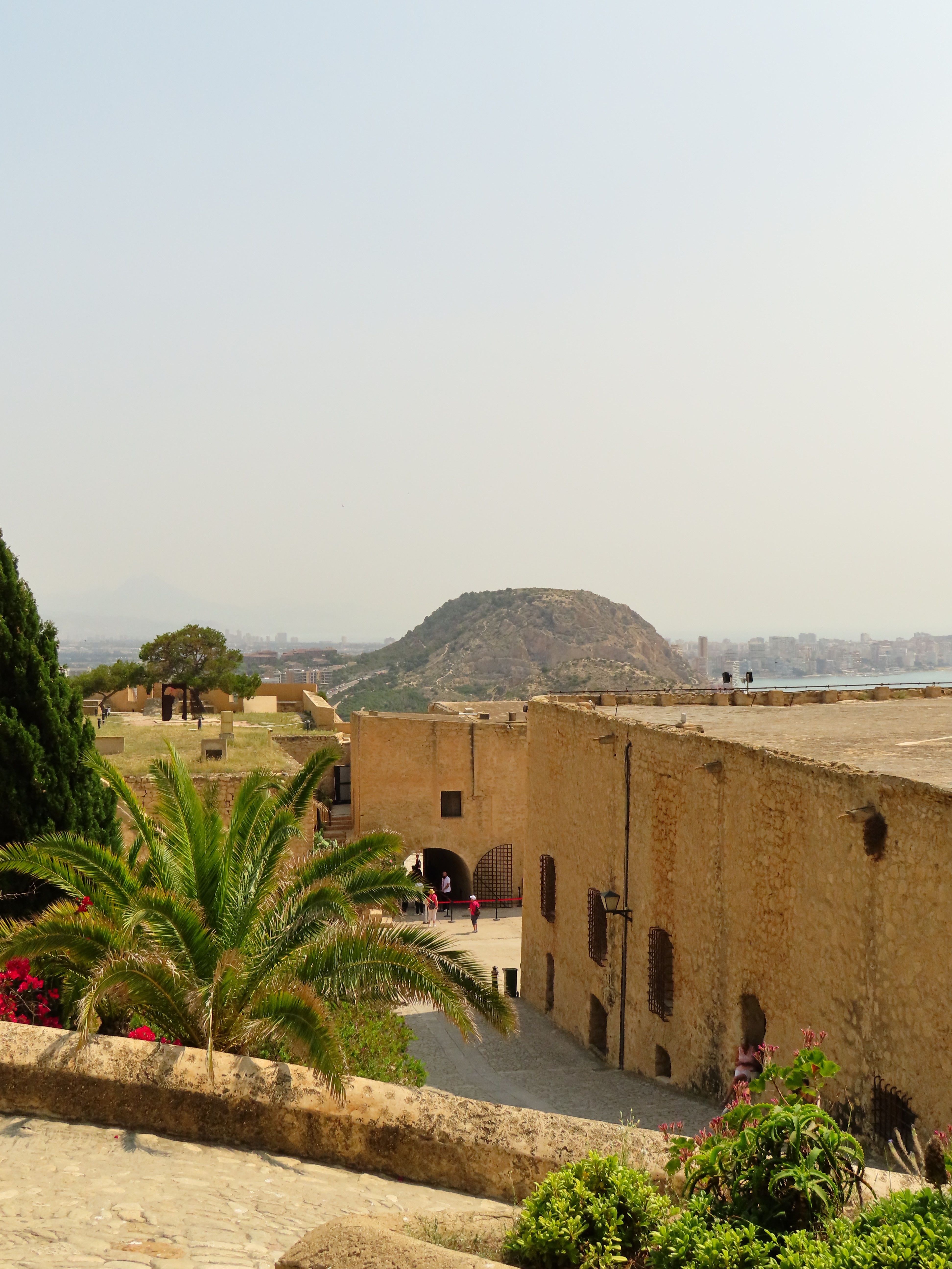 Scenic View of Historic Fort with Mountain · Free Stock Photo