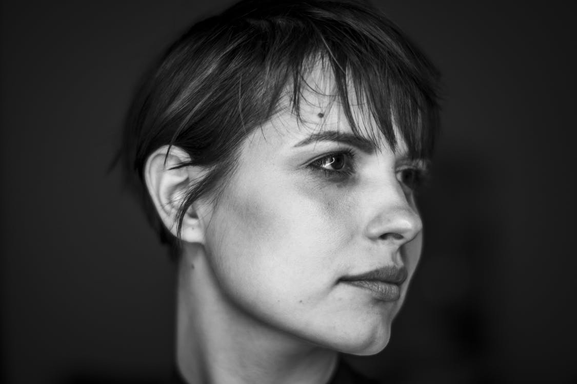 Free Grayscale Photo of Woman With Short Hair Stock Photo