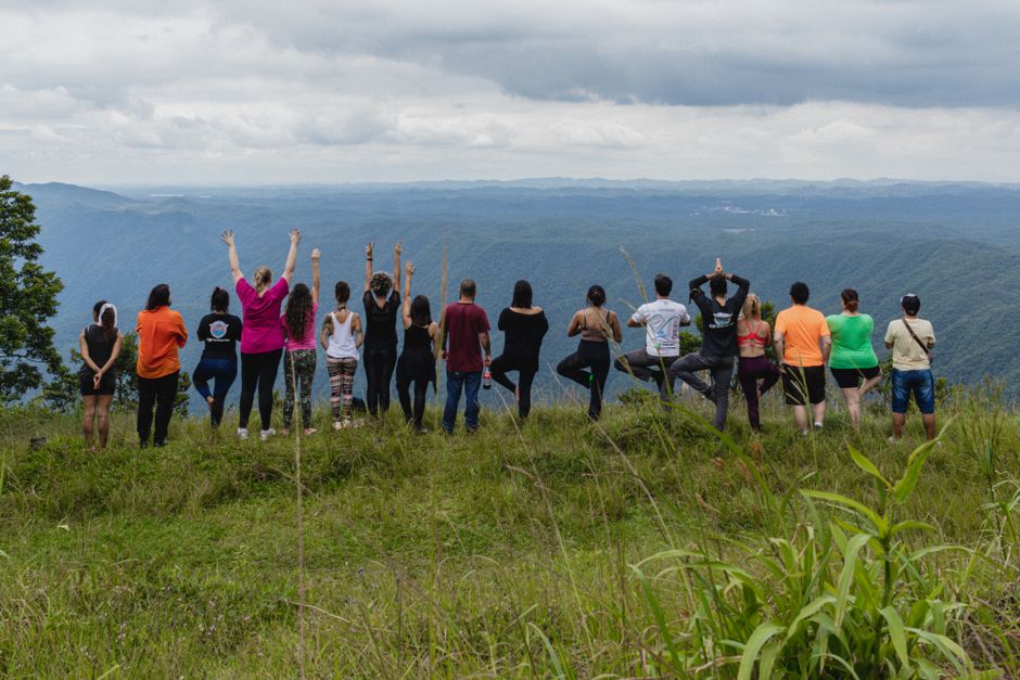 Trailhead Works retreat group overlooking the mountains — photo by Alexandre Canteiro on Pexels