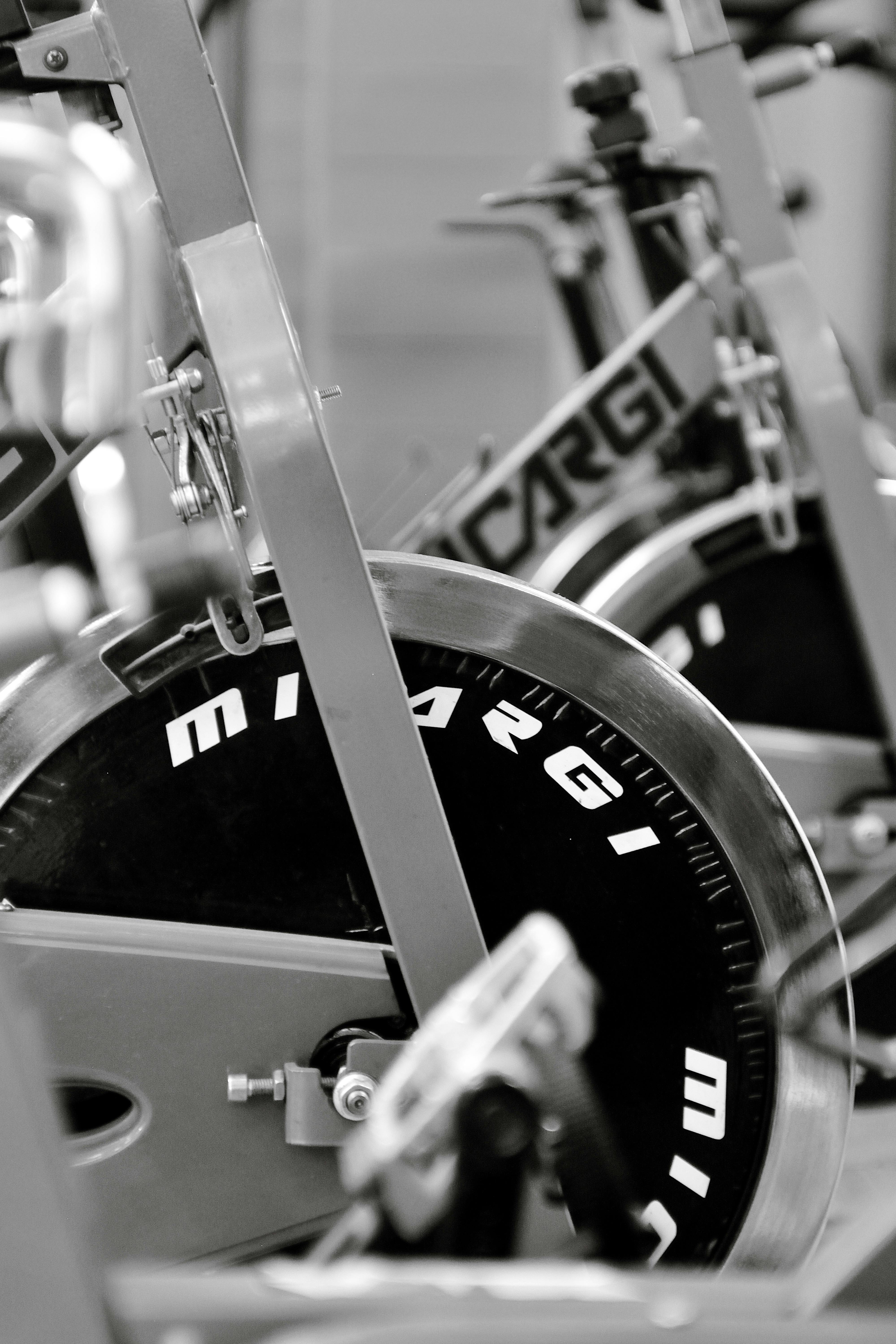 Indoor Cycling Setup: Smart Trainer vs Spin Bike vs Rollers