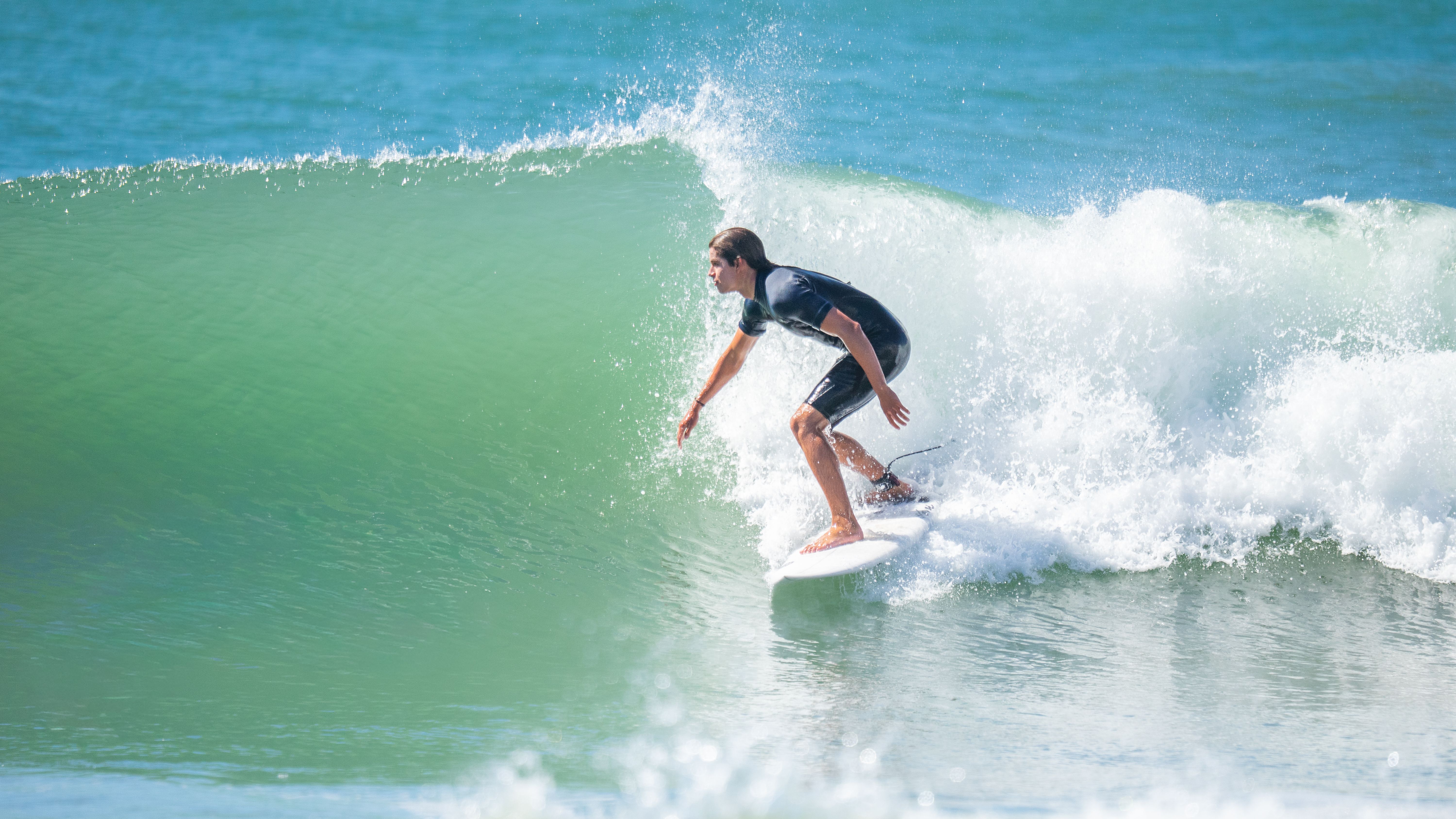 Dynamic Surfing Adventure on Ocean Waves · Free Stock Photo