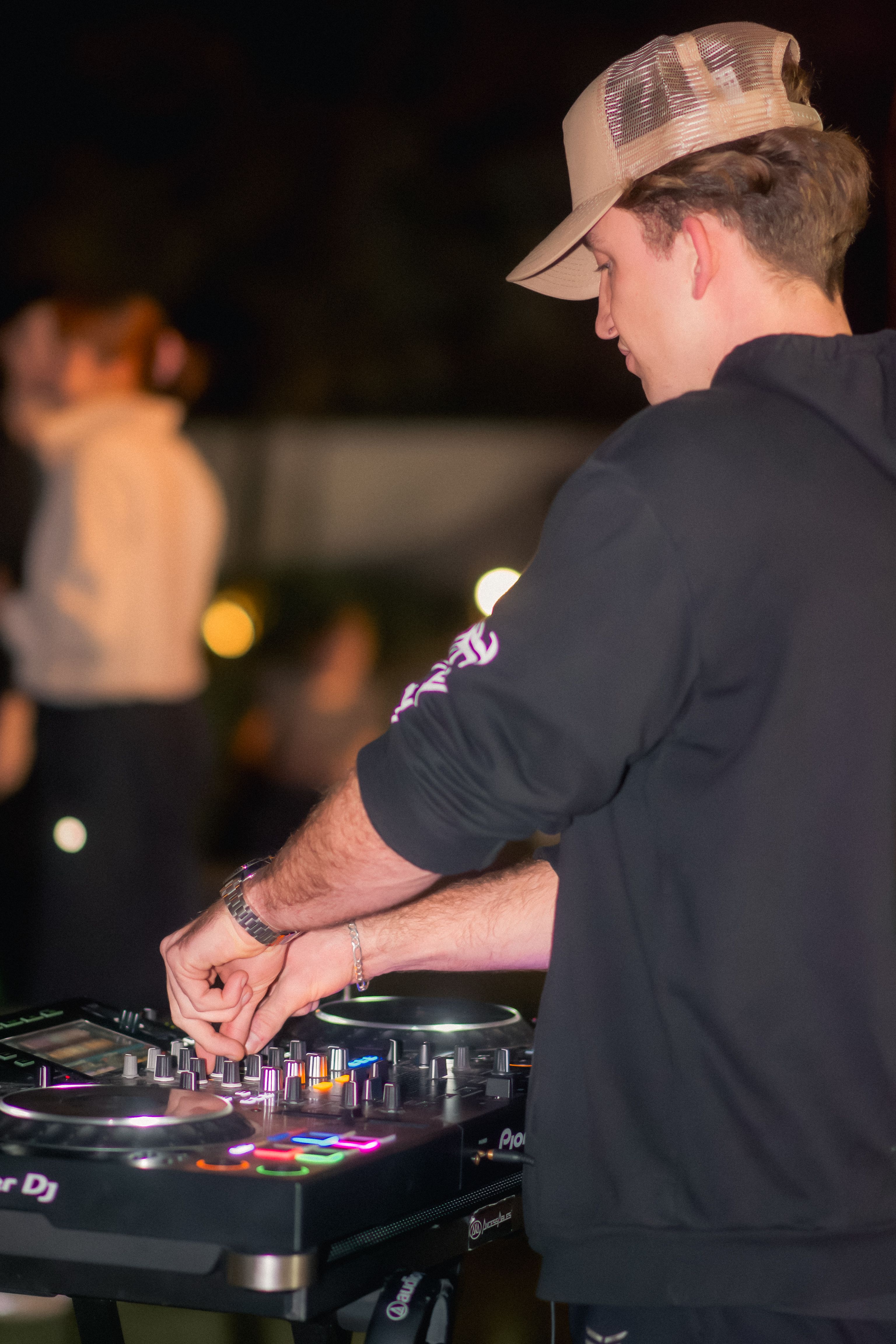 Energetic Outdoor DJ Performance in Scottsdale · Free Stock Photo