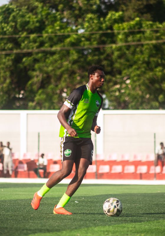 Midfielder in the green training kit — photo by Alfredo Dacosta on Pexels