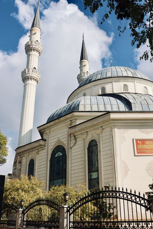 Free Stunning view of a mosque with blue sky, showcasing Islamic architectural elegance. Stock Photo