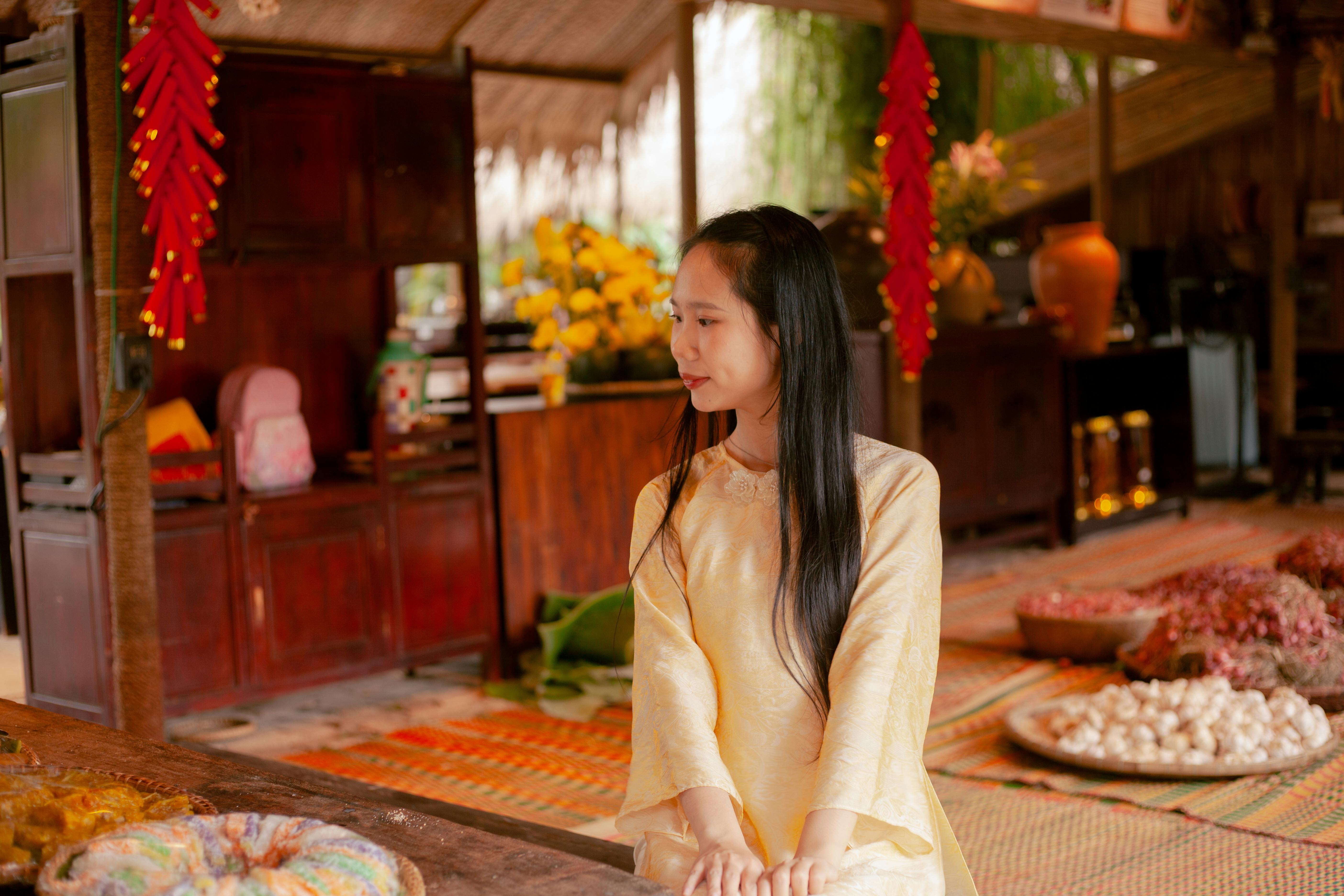 Gratis Fotos de stock gratuitas de #interior, amarillo, ao dai Foto de stock