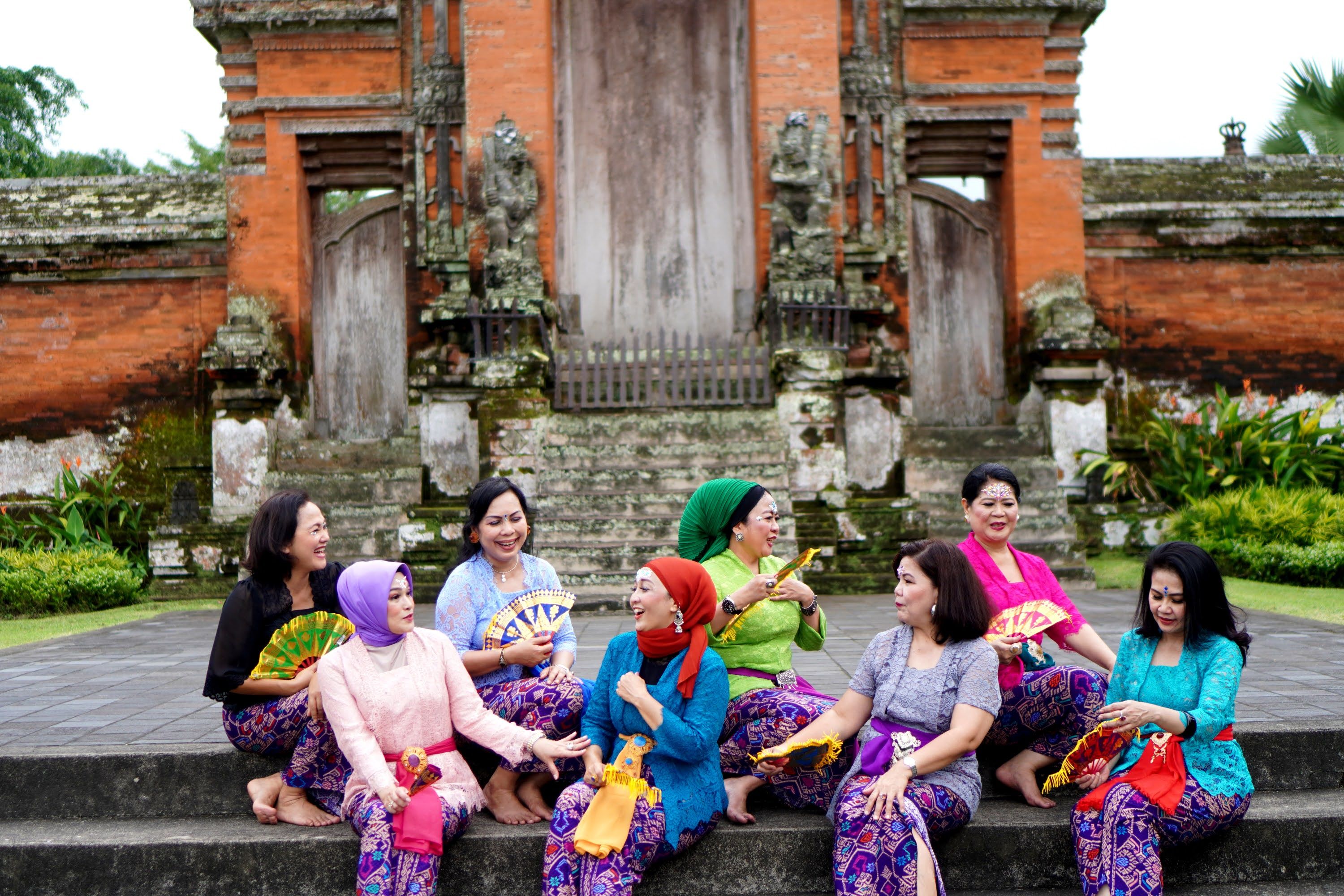 The Best Travel Clothes For Women, According To Executives Who Travel Constantly — Photo by Nancy Turangan on Pexels