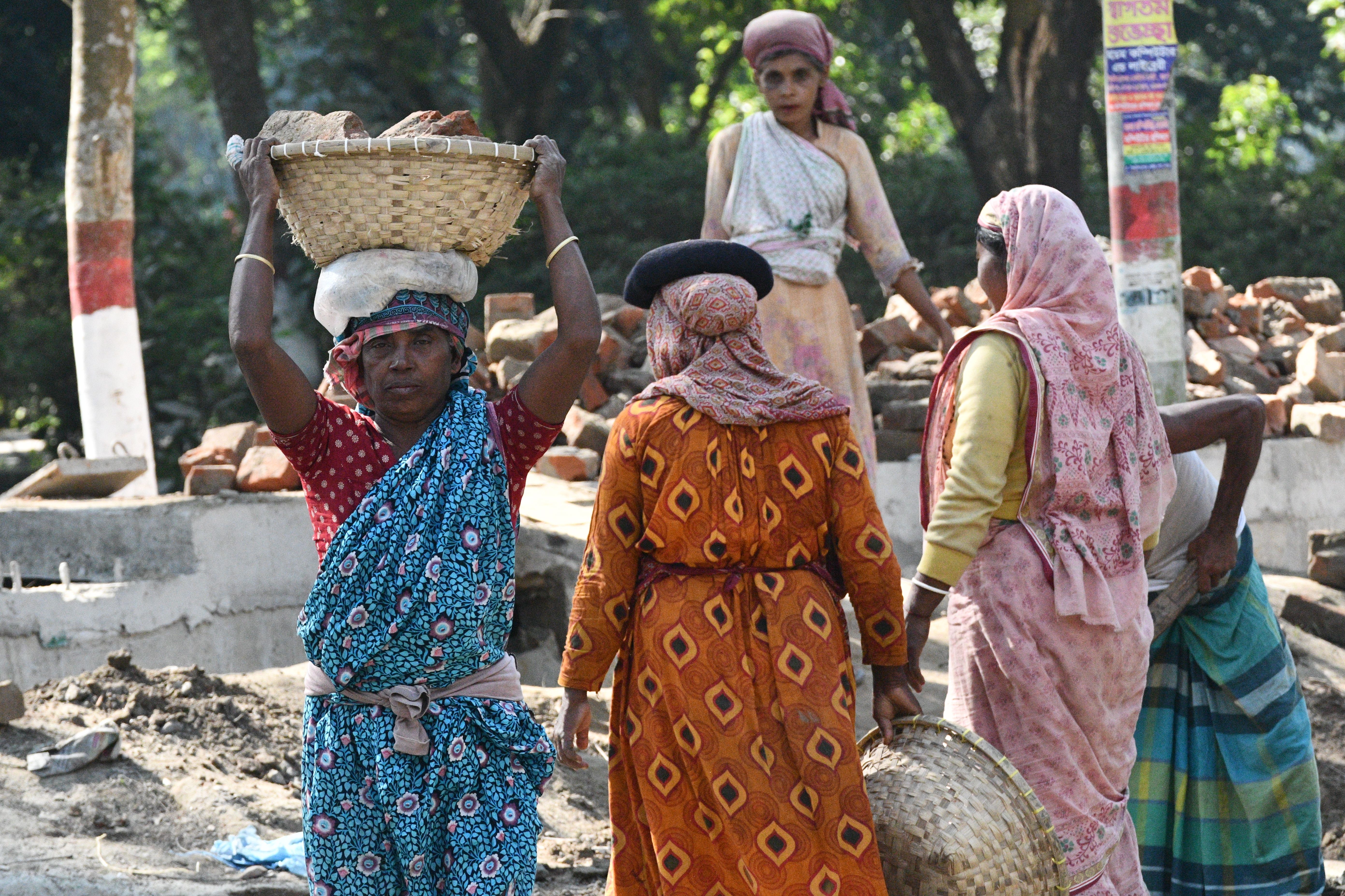 Women Laborers Working in Rangpur, Bangladesh · Free Stock Photo