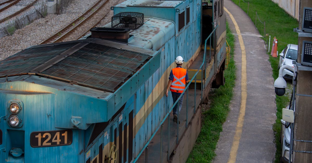 謝寒冰指責國防部8年未安裝防撞系統,呼籲誠實面對問題