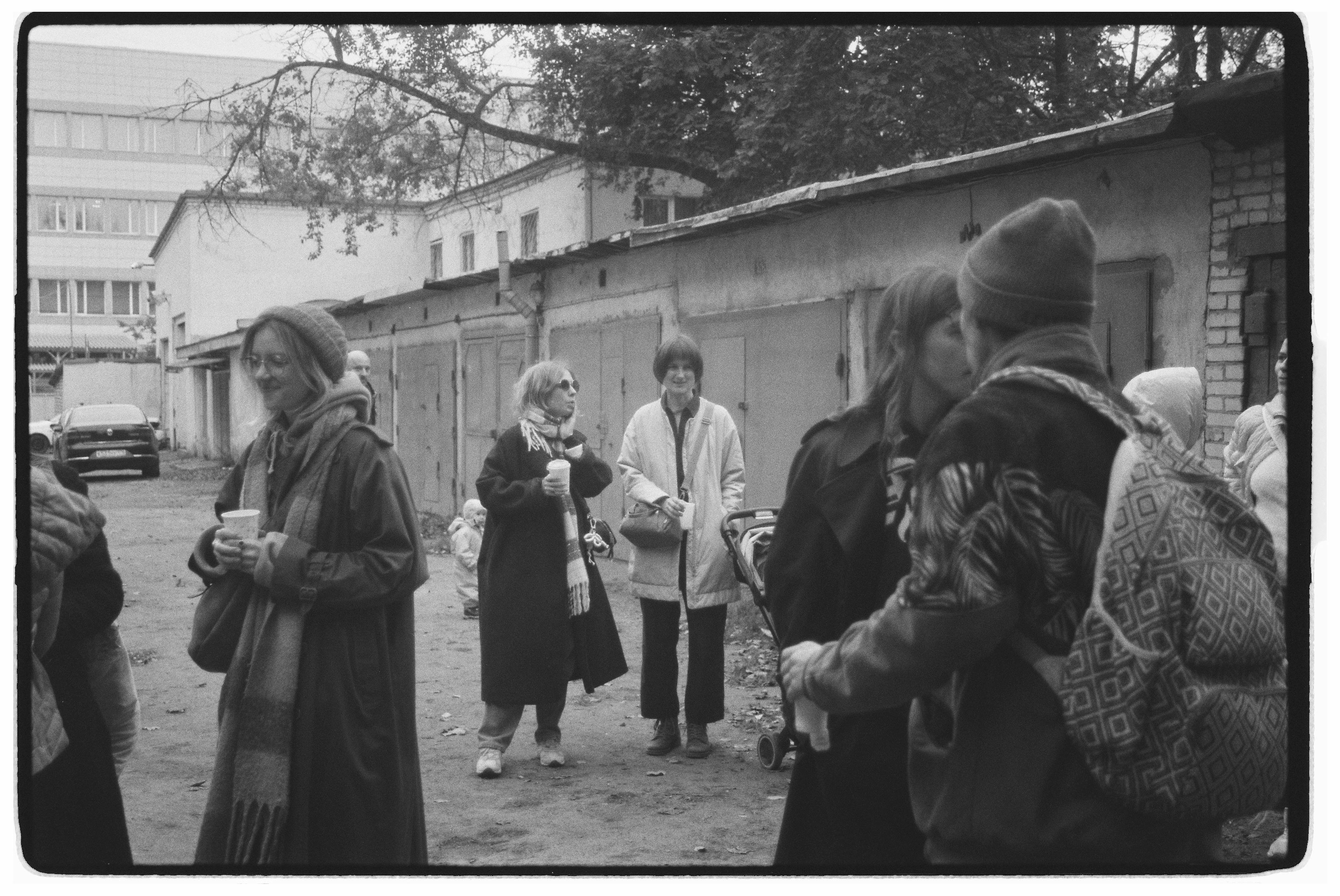 Black and White Street Scene with Urban Life · Free Stock Photo