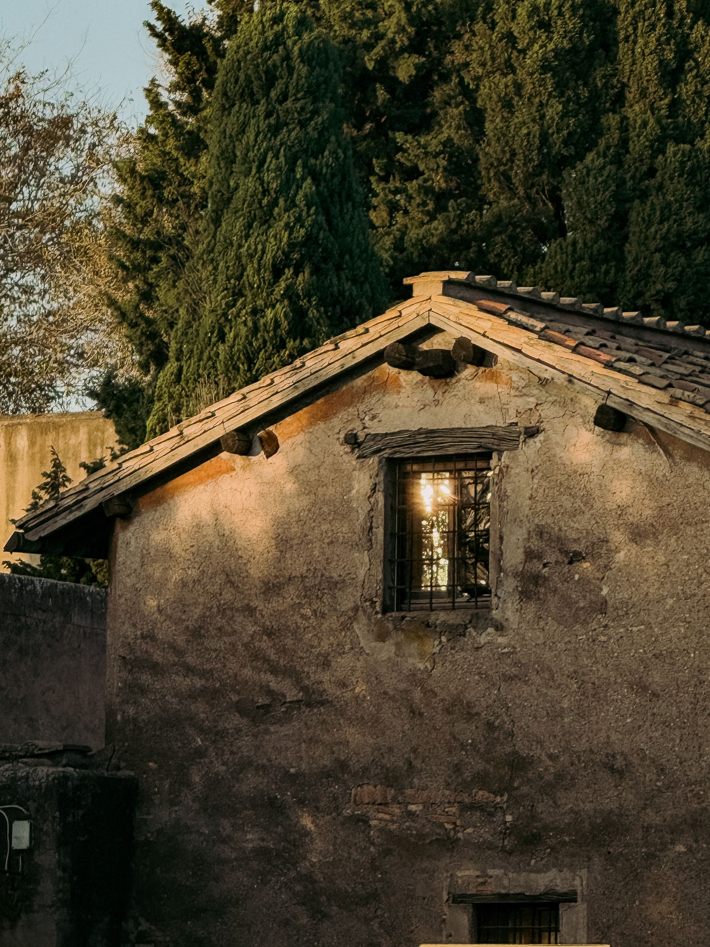 Charming Rustic Cottage in Roman Countryside · Free Stock Photo