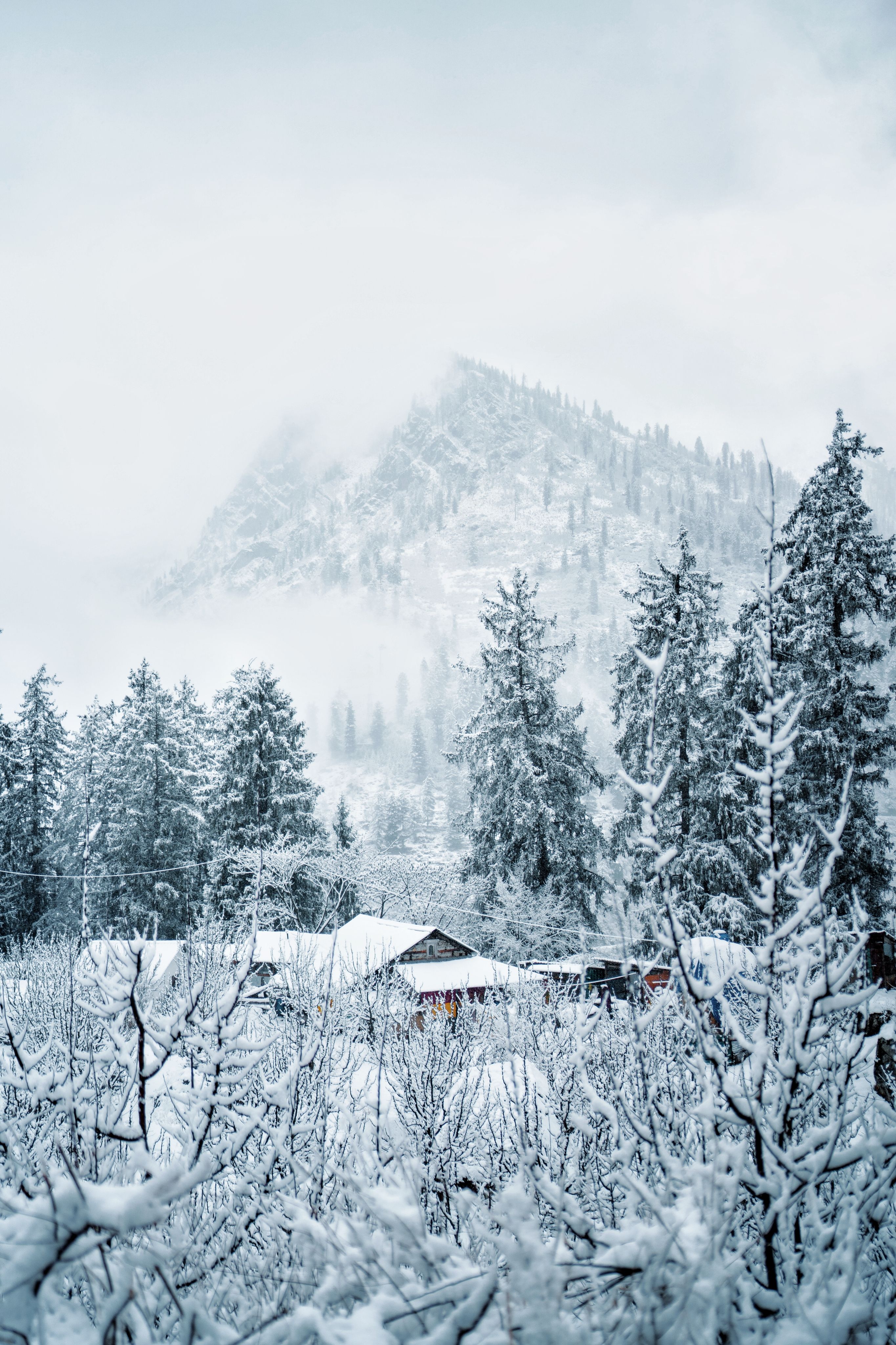 Snowy Mountain Village in Winter Wonderland · Free Stock Photo