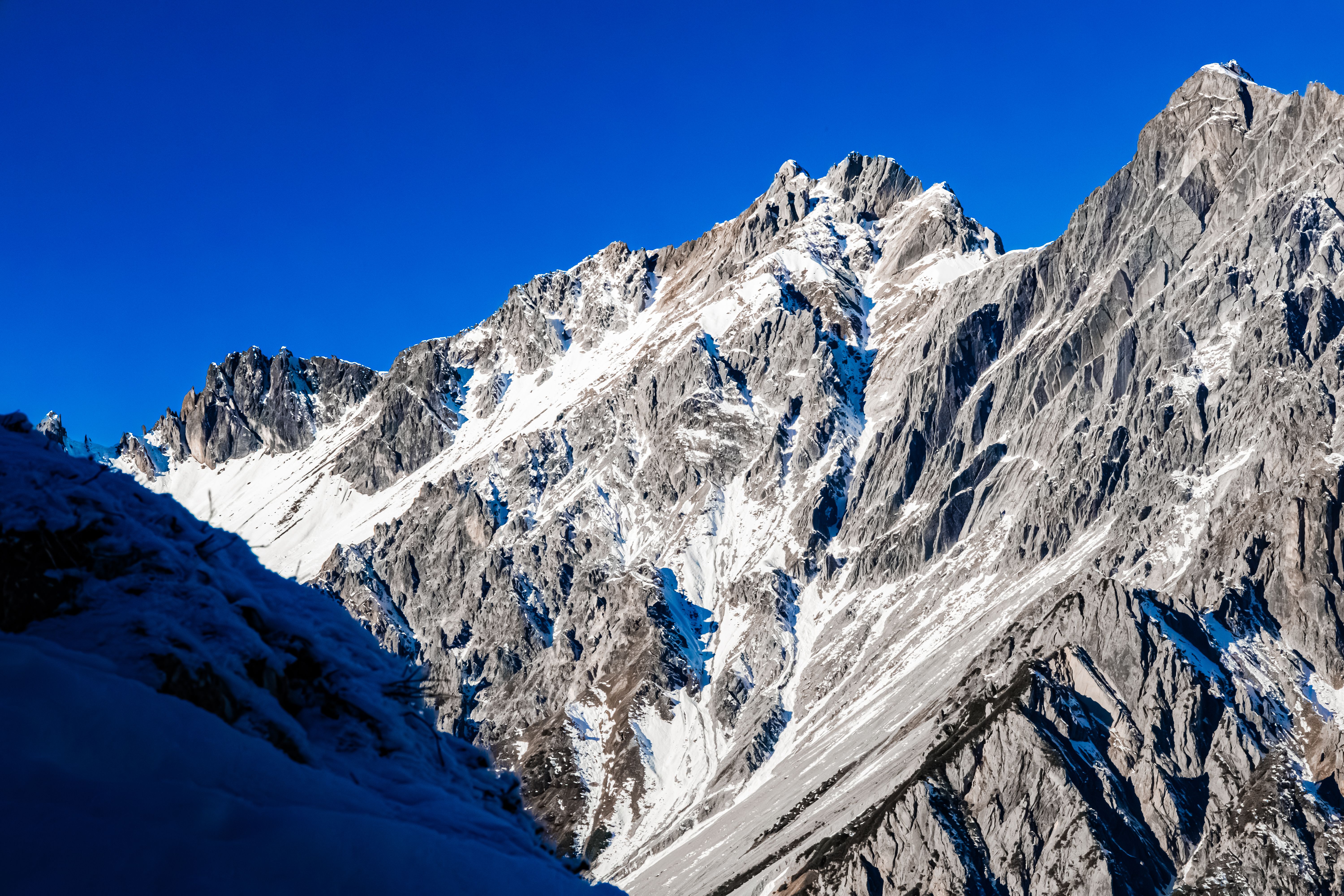 Lock in these travel deals before peak vacation season price surges — Photo by Georg Bergen on Pexels