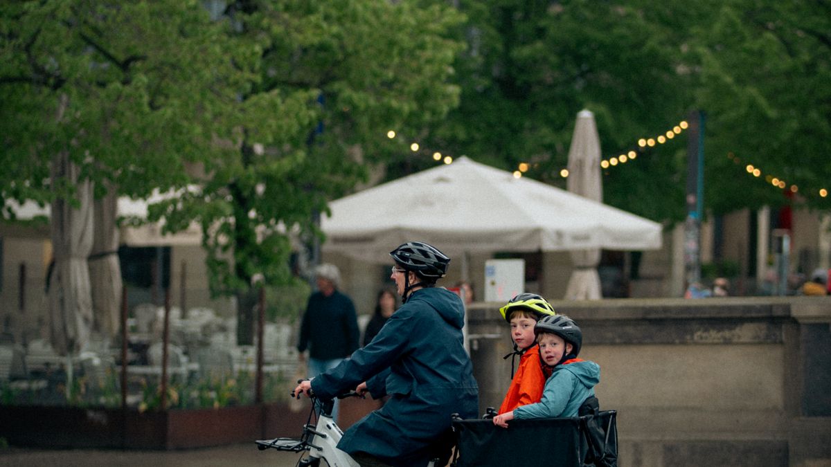 Comment choisir un vélo cargo pour les familles en 2026 - illustration