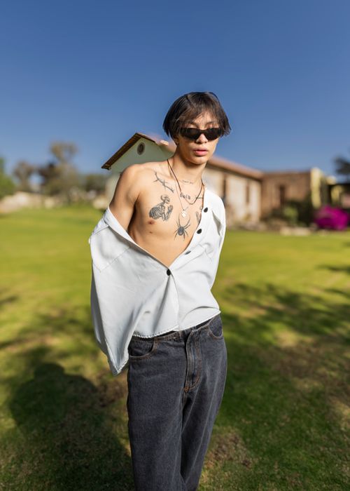 Free A fashionable young man poses confidently outdoors in Ibarrilla, Mexico, showcasing tattoos. Stock Photo