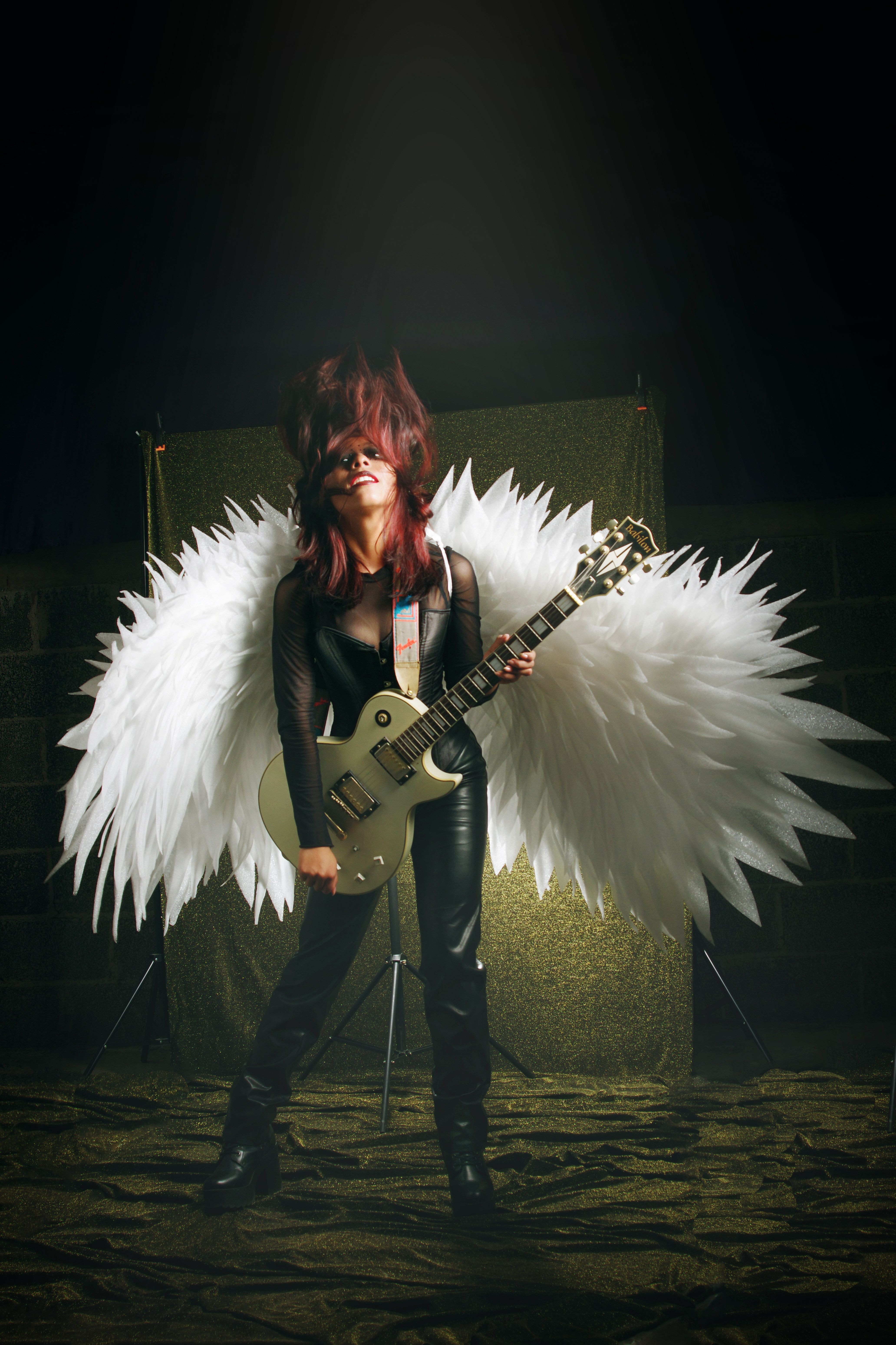 Dynamic image of a guitarist with angel wings in Tlaxcala, Mexico.