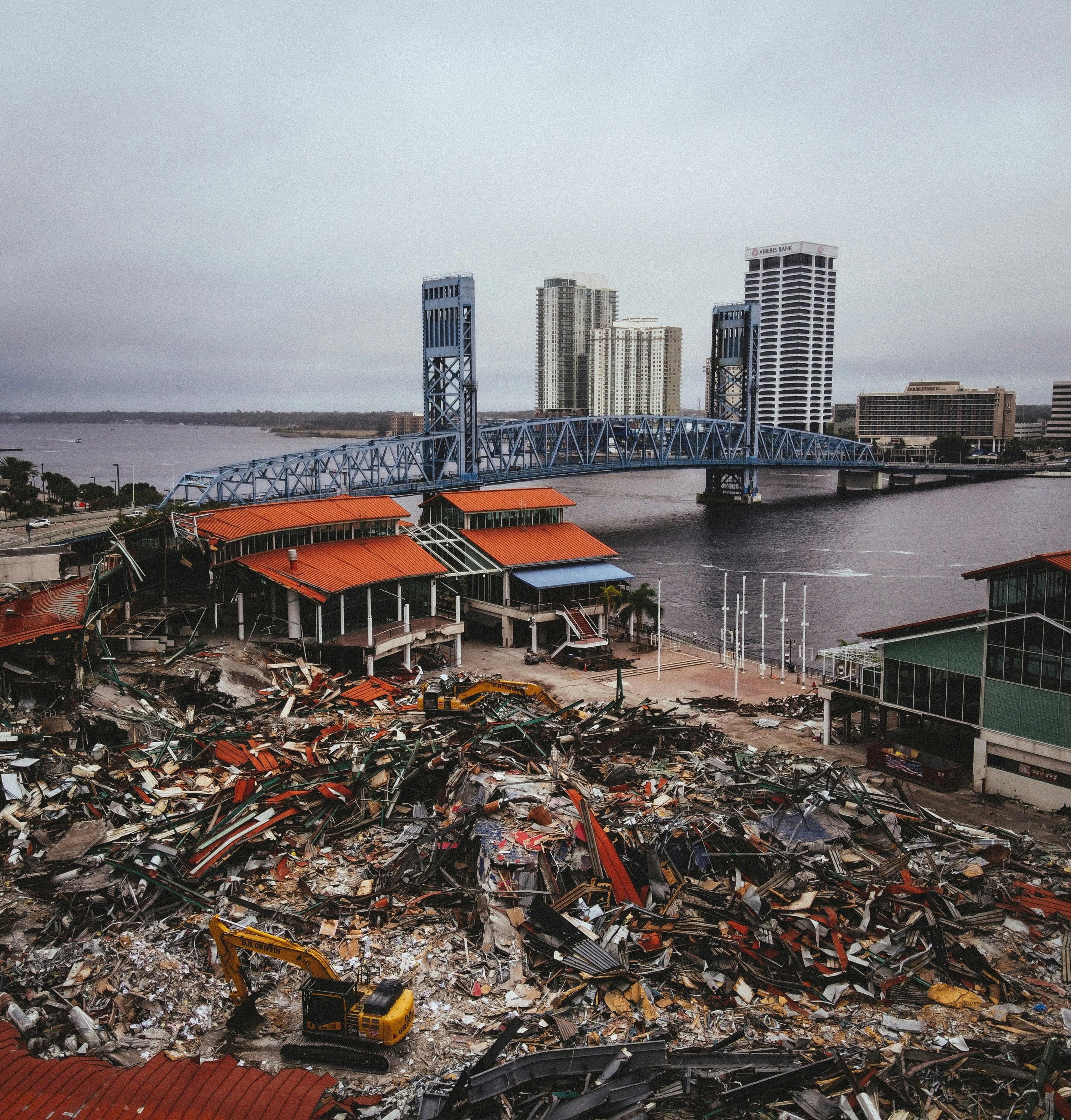 How to Create a Show-Stopping Christmas Decorated Lamp Post