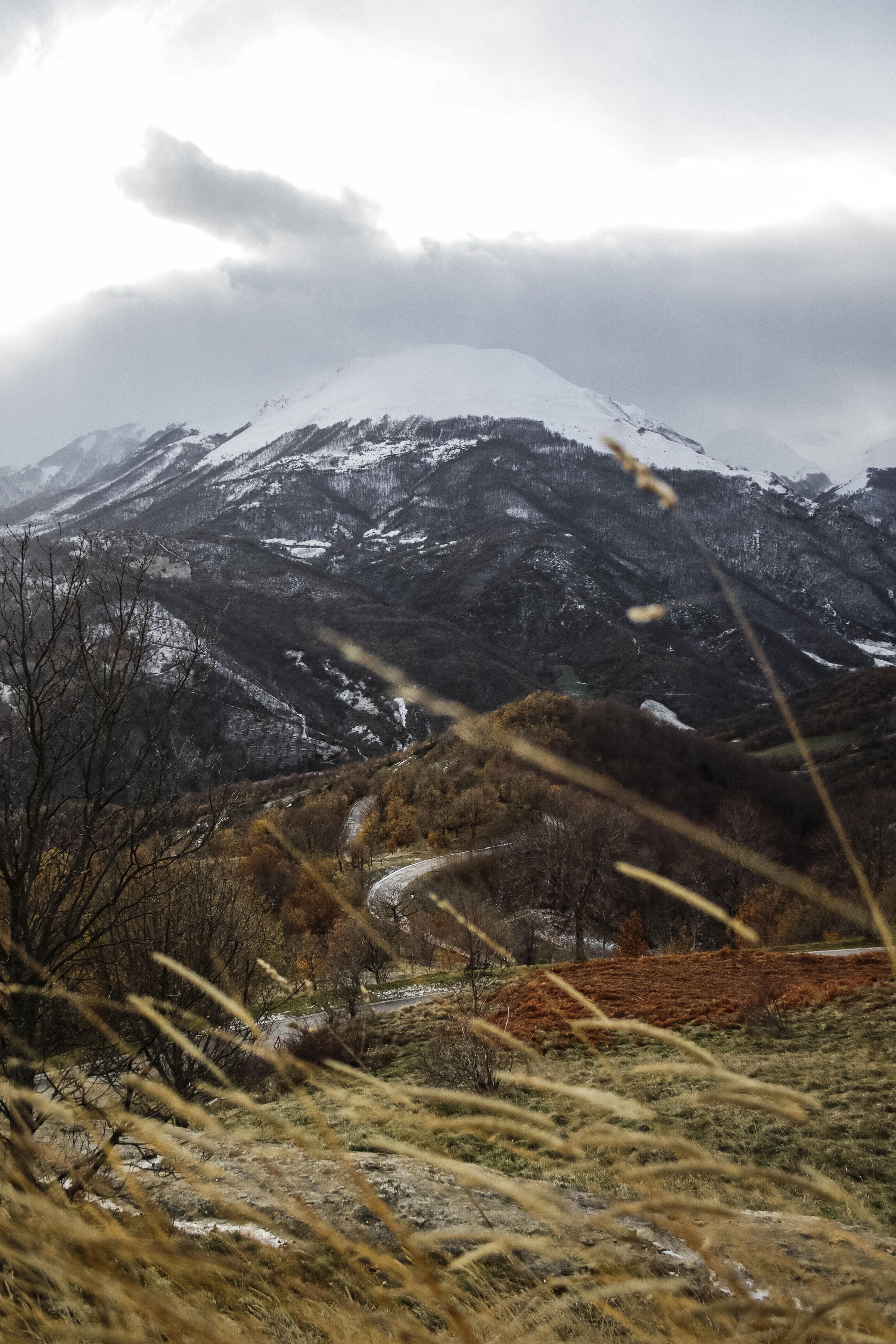 Scenic Mountain Landscape with Snow-Capped Peaks · Free Stock Photo