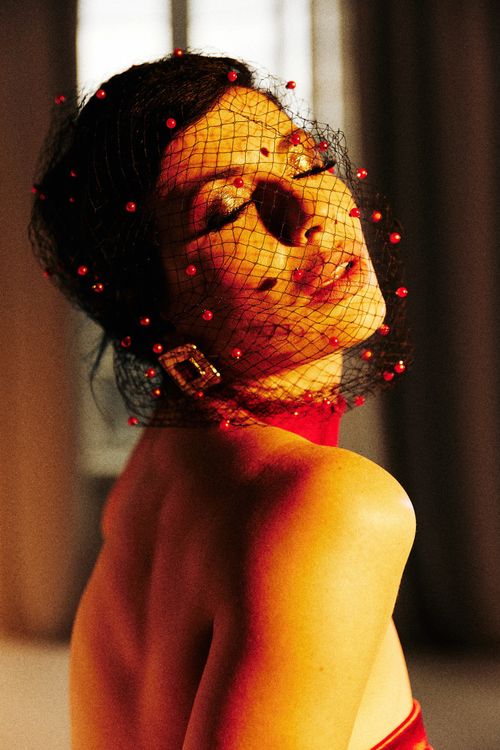 Elegant Woman in Veil with Dramatic Lighting · Free Stock Photo