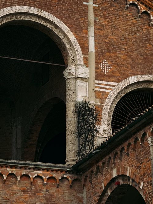 Free Close-up of intricately designed arch in Milan showcasing historic architecture detail. Stock Photo