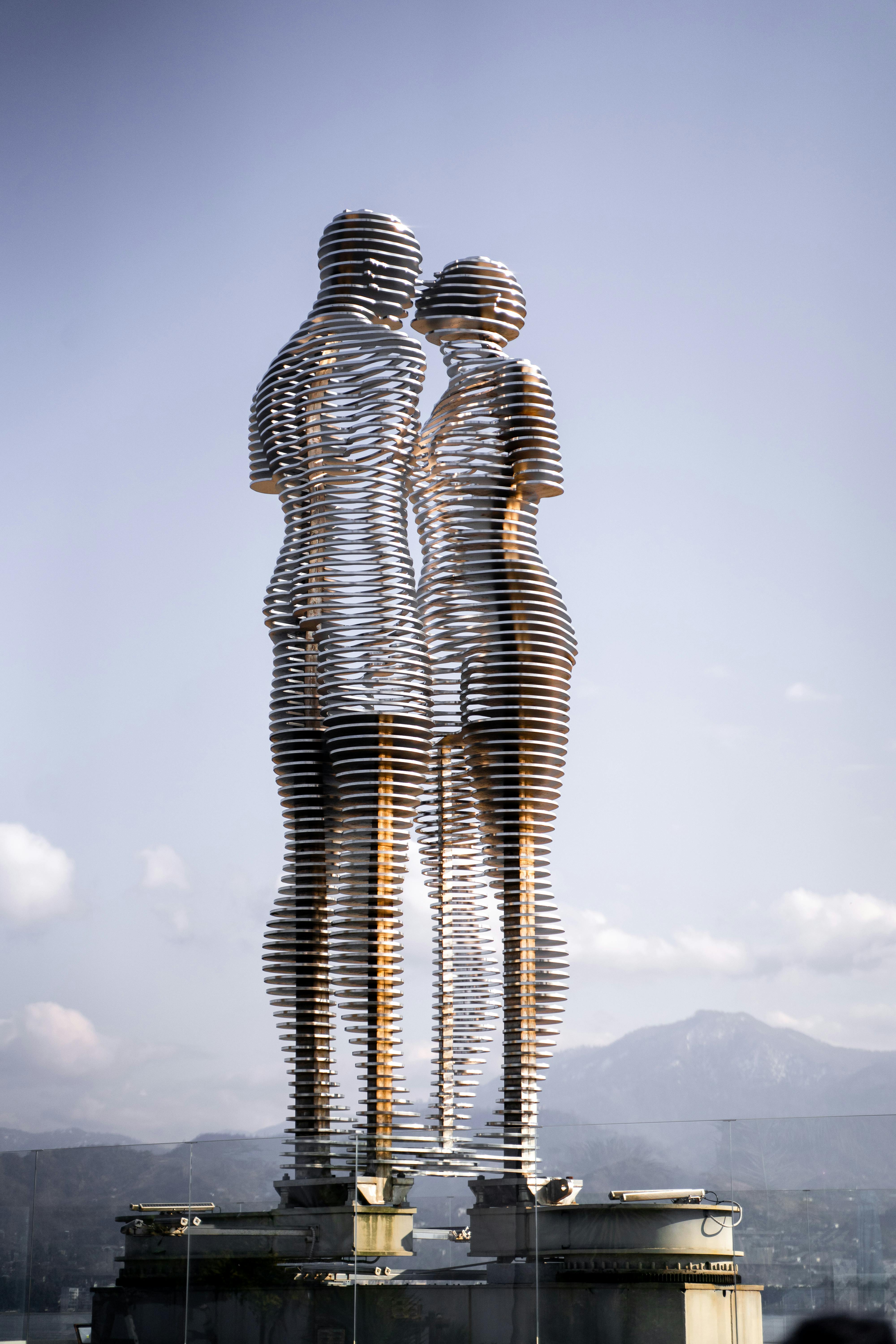 Kissing Man and Woman Statue · Free Stock Photo