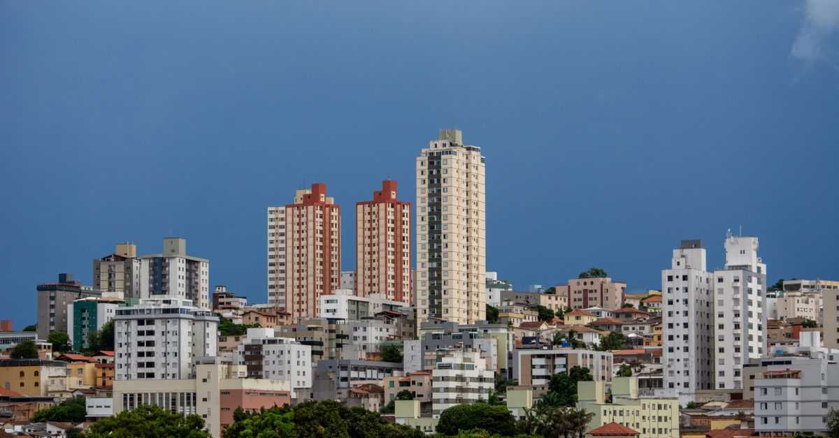Modern skyline of Belo Horizonte with towering high-rise buildings under a clear blue sky.