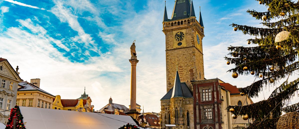 El mercado navideño de la plaza de la Ciudad Vieja de Praga