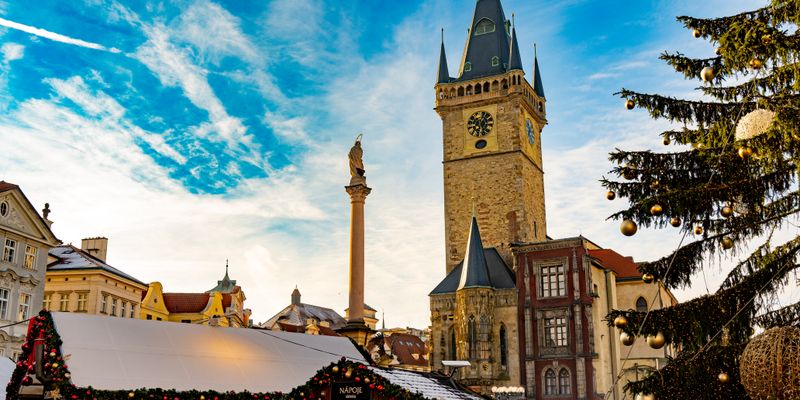 El mercado navideño de la plaza de la Ciudad Vieja de Praga