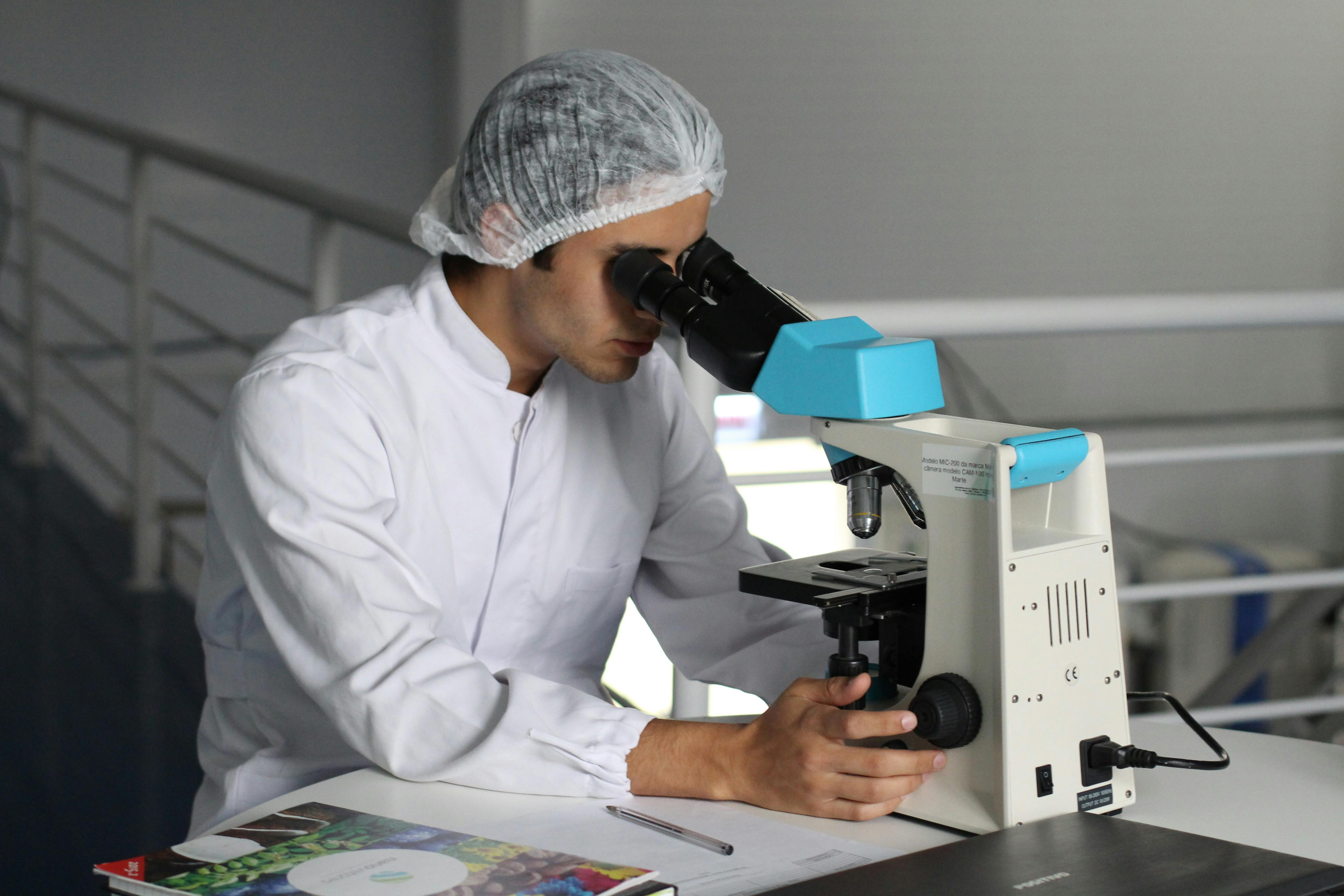 A young male doctor | Photo: Pexels