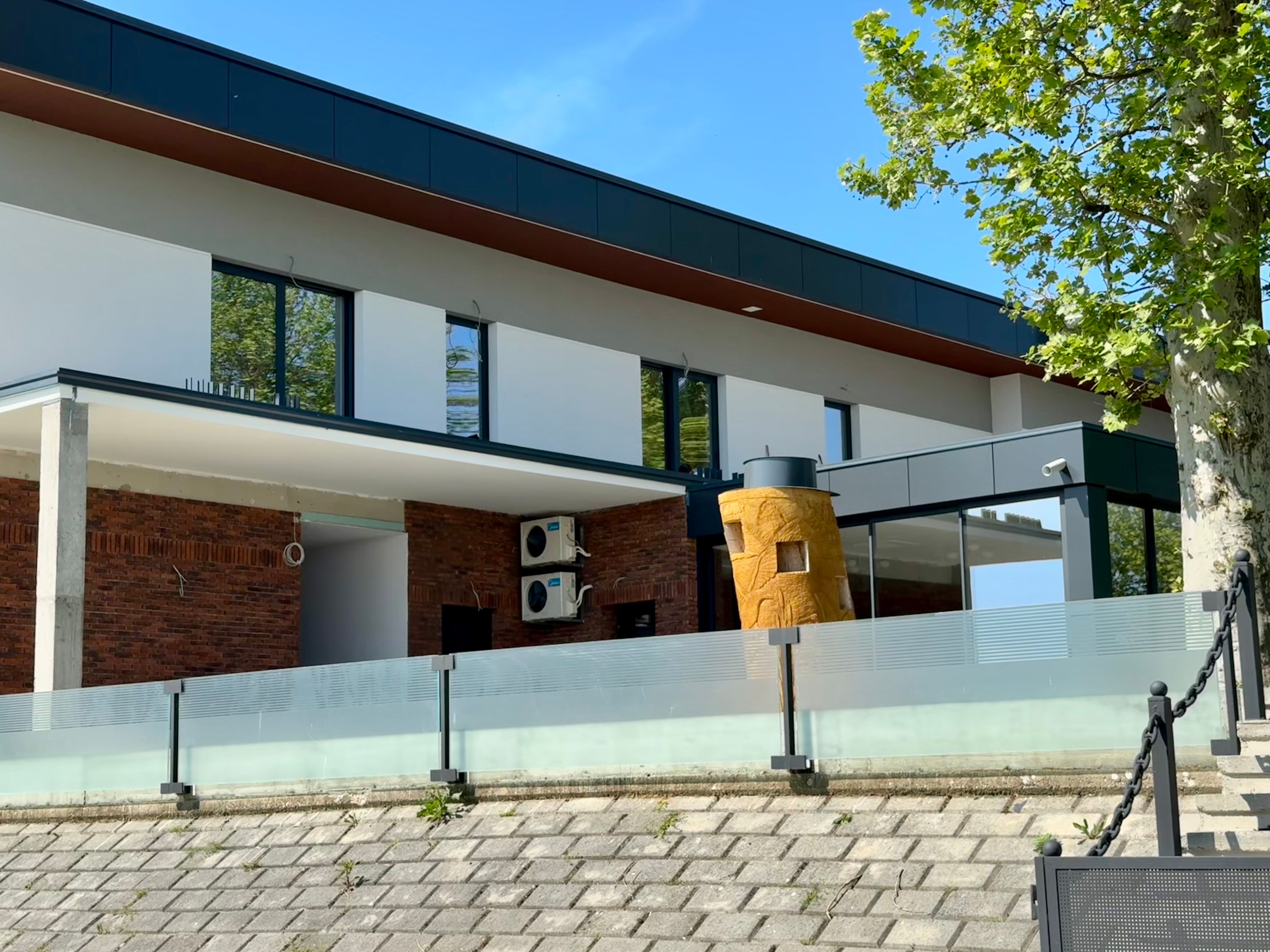 Modern Croatian Building with Glass and Brick Exterior · Free Stock Photo