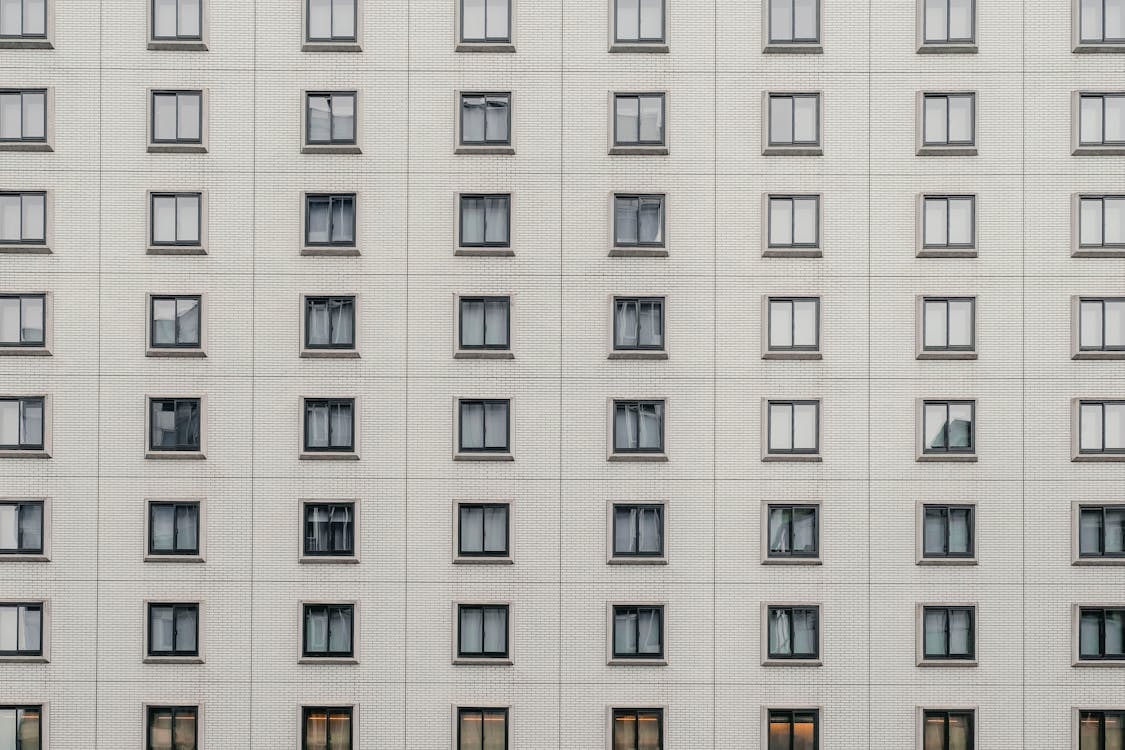 Free Gray High-rise Building Stock Photo