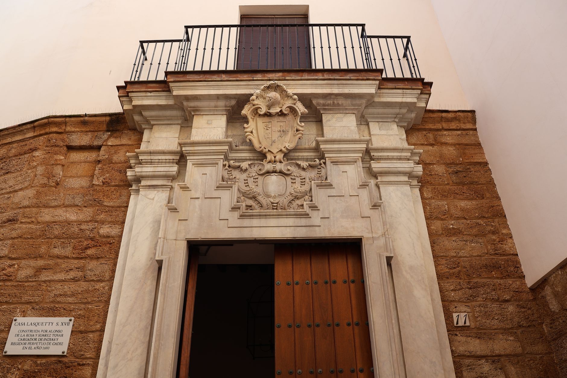 Detailed architectural doorway in Cádiz showcasing classic Andalucian design.