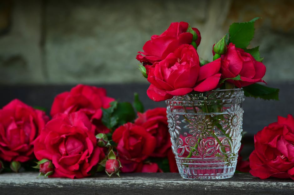 سجل حضورك بوردة فقط لعشاق الورد - صفحة 10 Roses-red-roses-bouquet-of-roses-glass