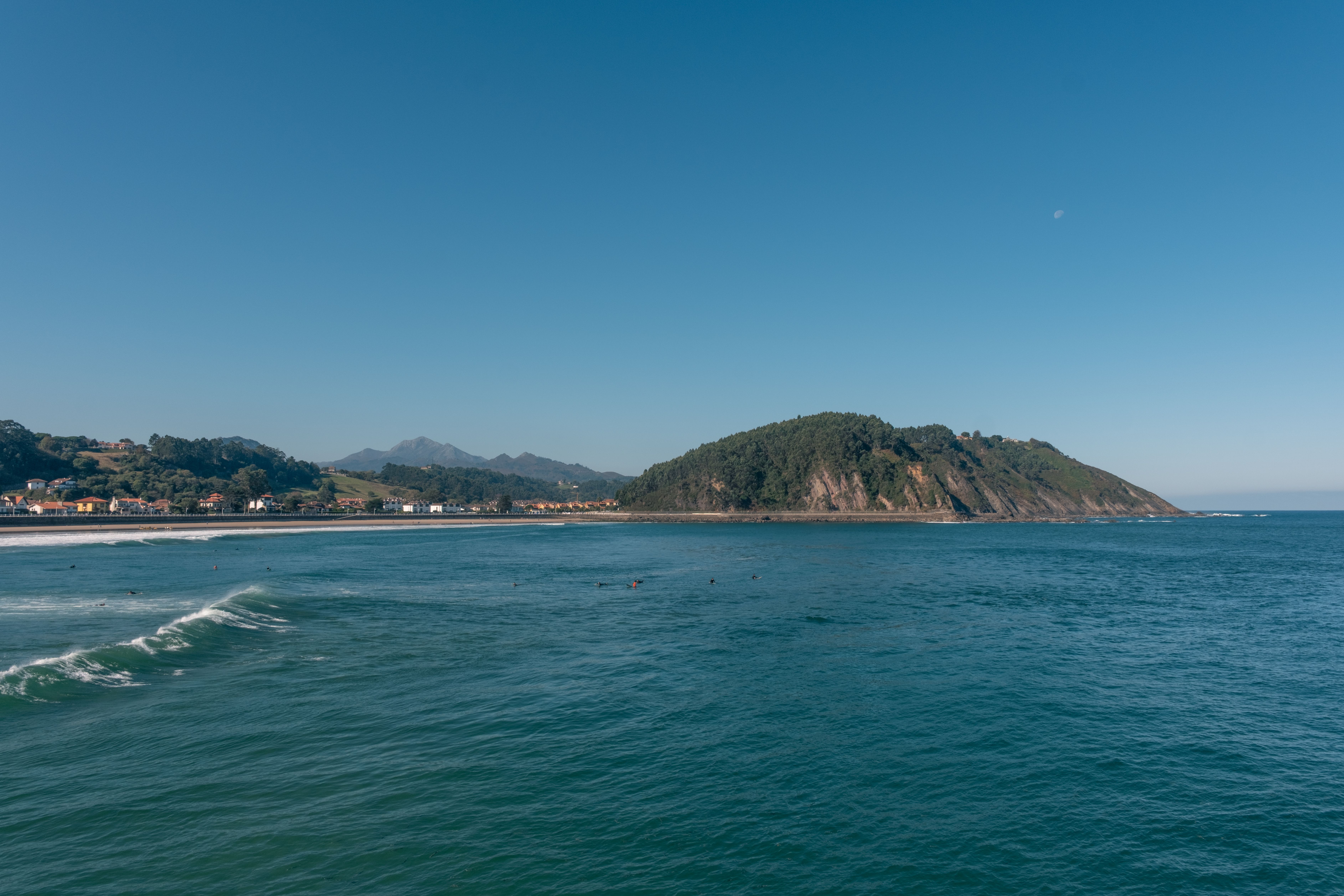 Coastal View of Green Hills and Clear Ocean · Free Stock Photo