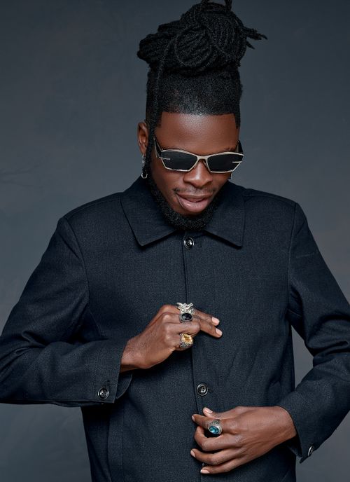 Free Fashionable man in dark coat, wearing sunglasses and rings, showcasing modern style. Stock Photo
