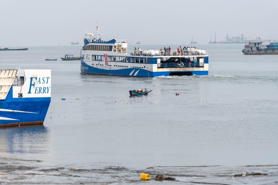 Tàu chở 200 khách đi Côn Đảo gặp sự cố